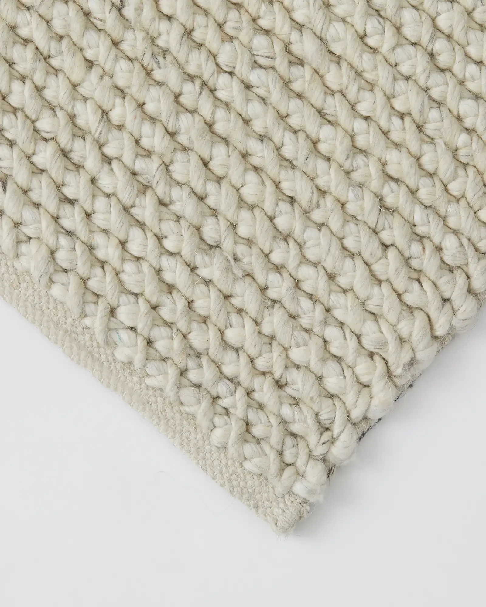 recldLe2zt1JV7R2a_Emerson_Rug_Seasalt_Details.webp