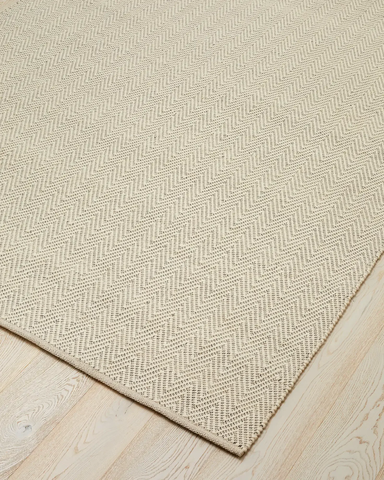 rectGNitaOGDlIFZZ_Matterhorn-Rug-Seasalt-Corner.webp