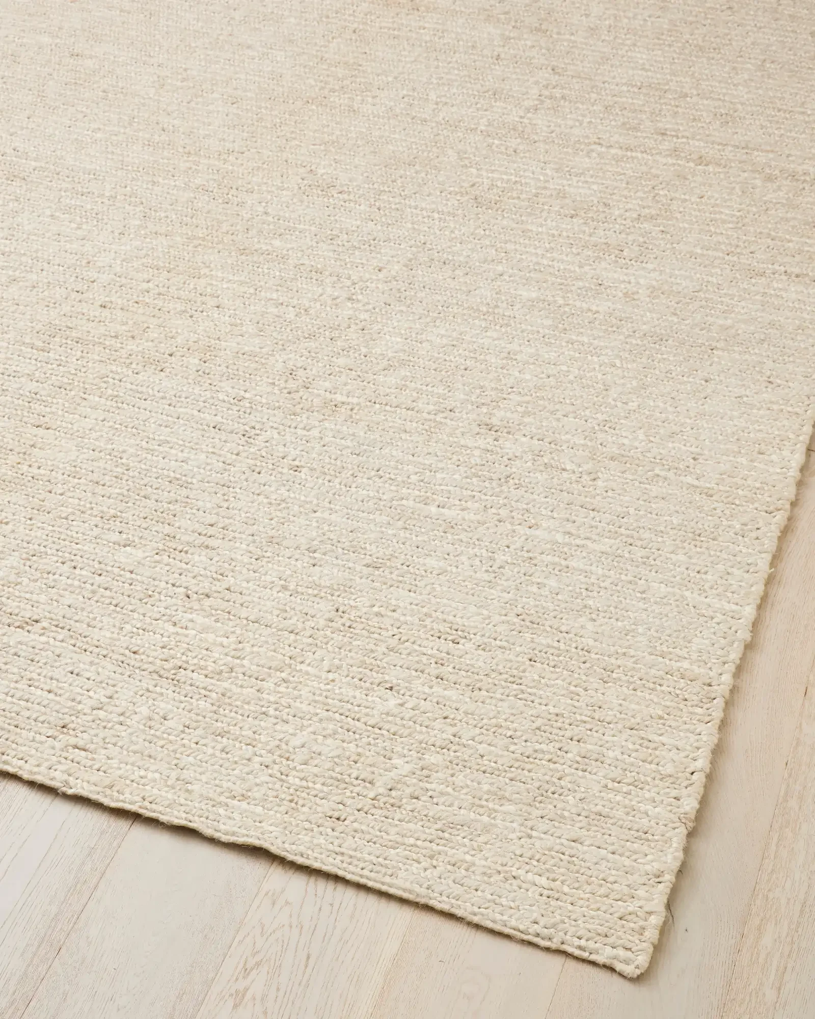 recXV3LUyn4E3pmck_Suffolk_rug_Pearl_weave_corner_floor.webp