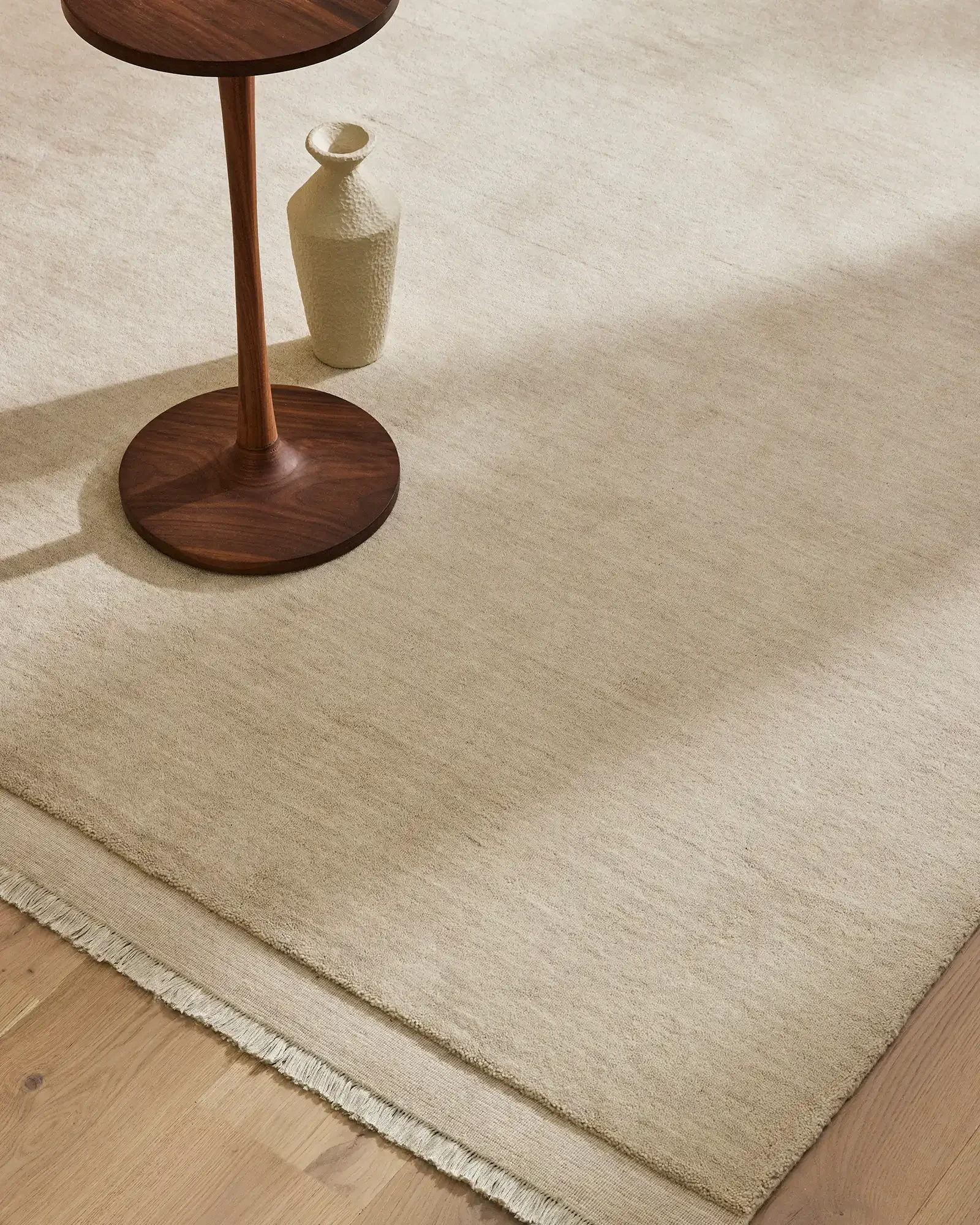 recVDAAtXNDUmpBNW_Silvio-rug-ecru.webp