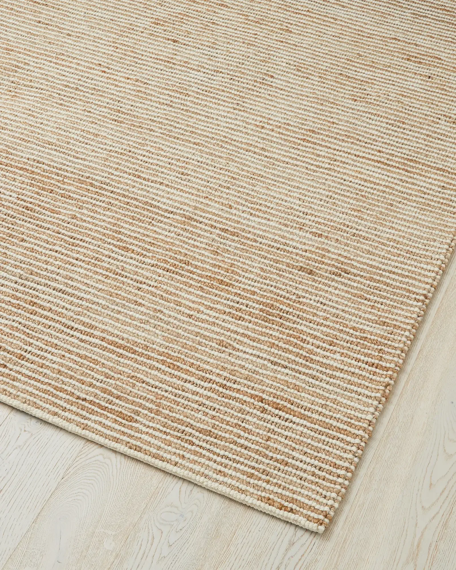 rec8IqUx9i3yPlkM0_Lisbon_Rug_Seasalt_Corner.webp