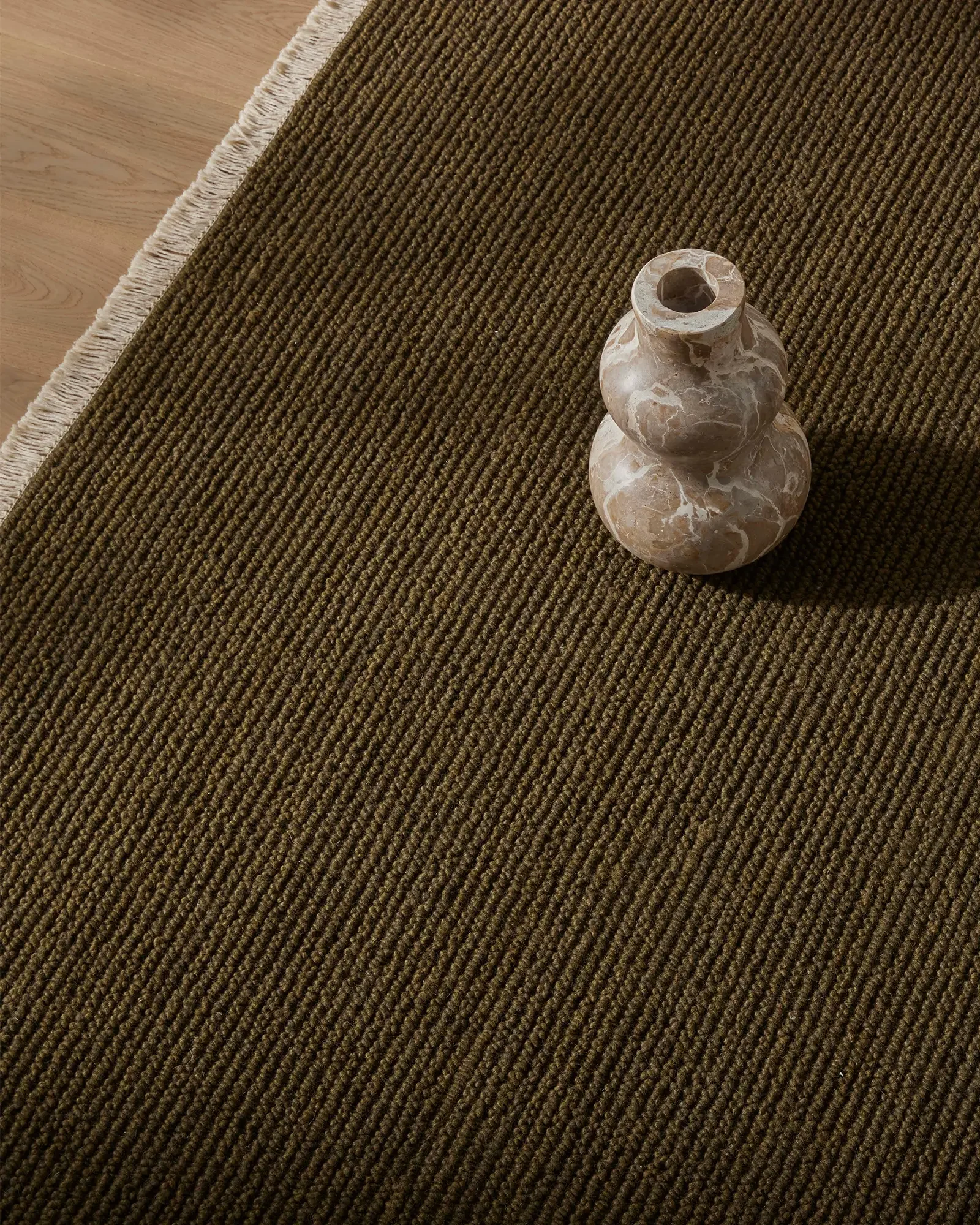 recnhiAf1jdT48LKd_Fabien_moss_rug_lifestyle1.webp