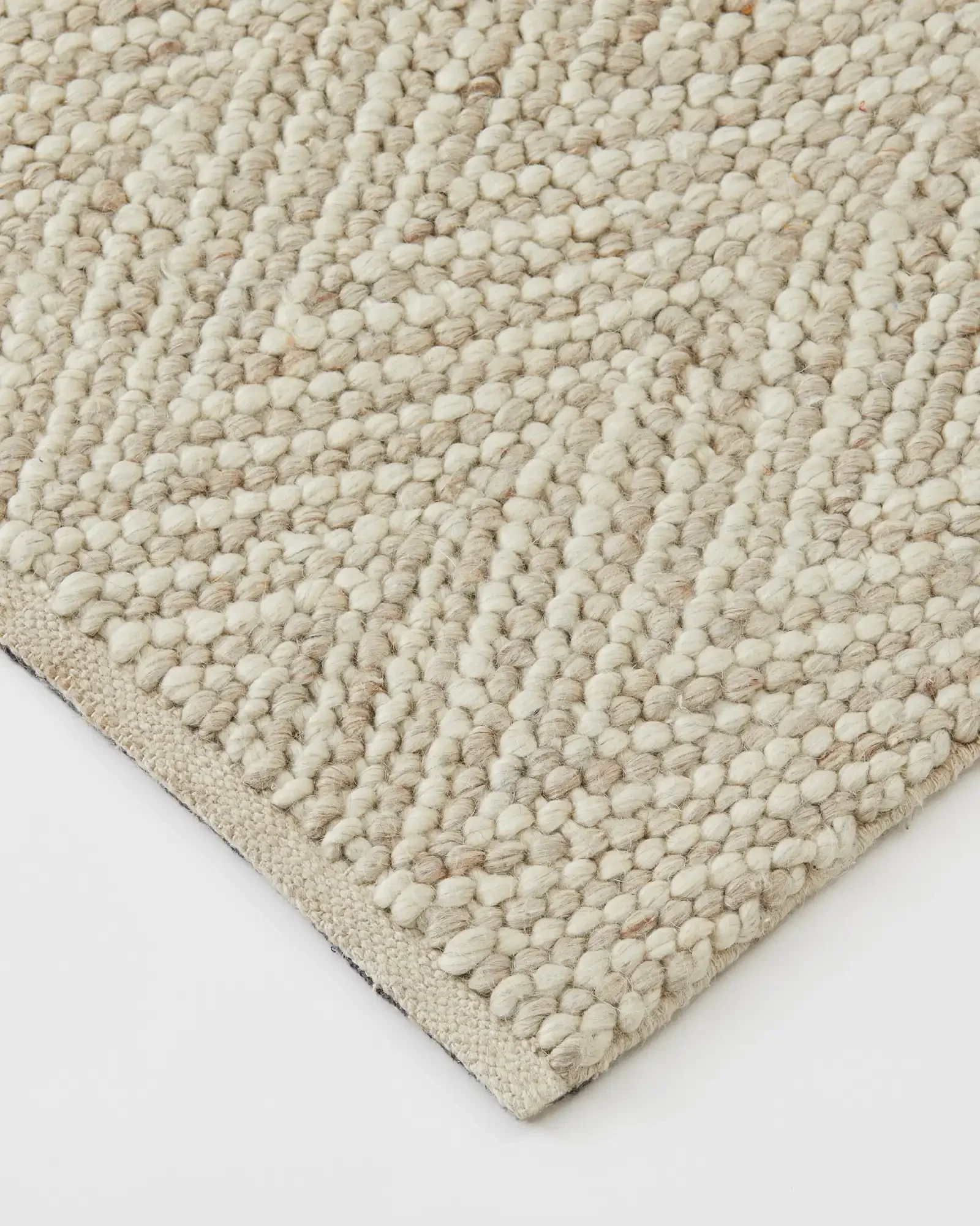 recMAKLKDyPs9RsDR_Zambesi_Rug_Sandstorm_Details.webp