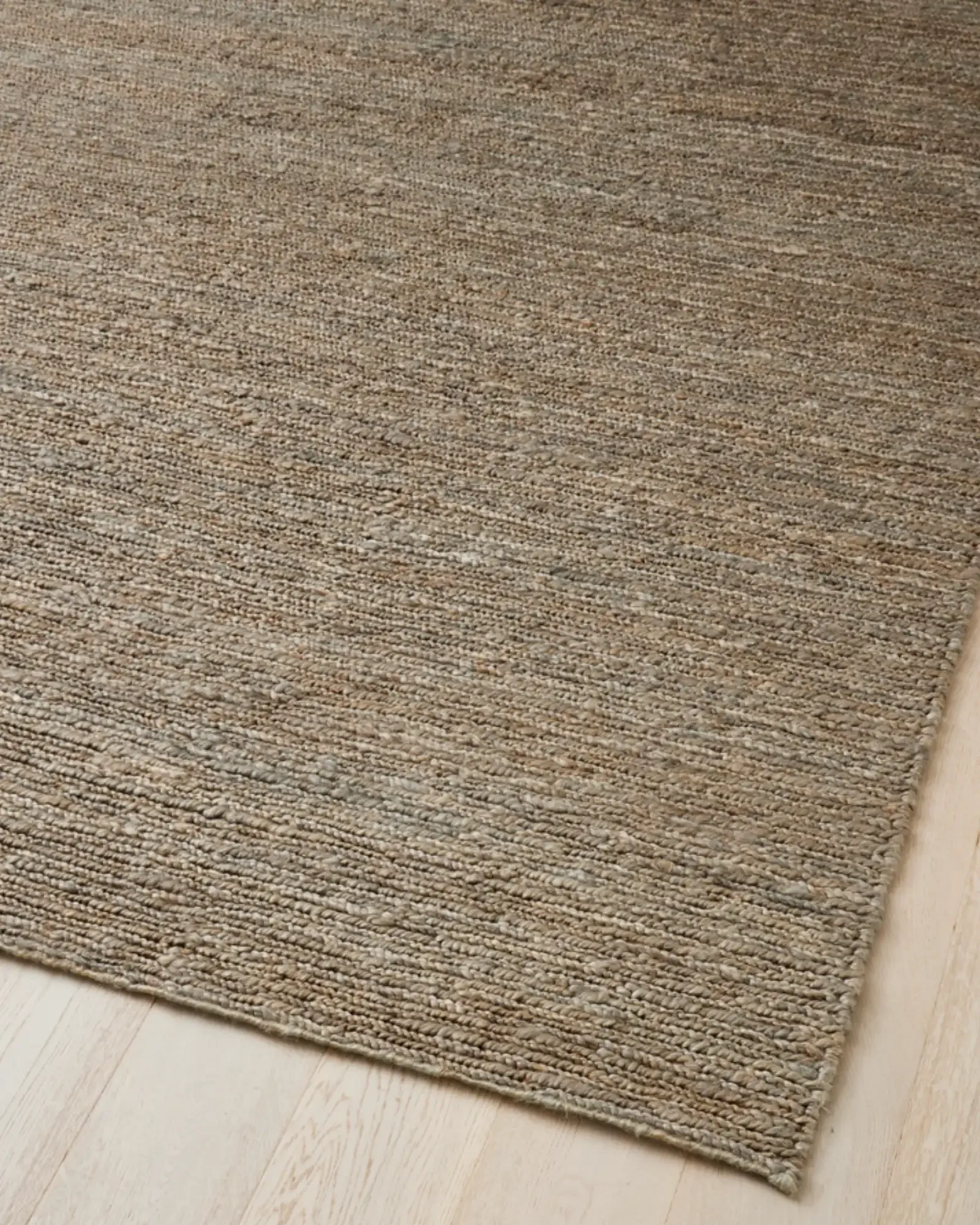 recV7cu9NAYVXSOAg_Suffolk_rug_Mineral_weave_corner_floor.webp