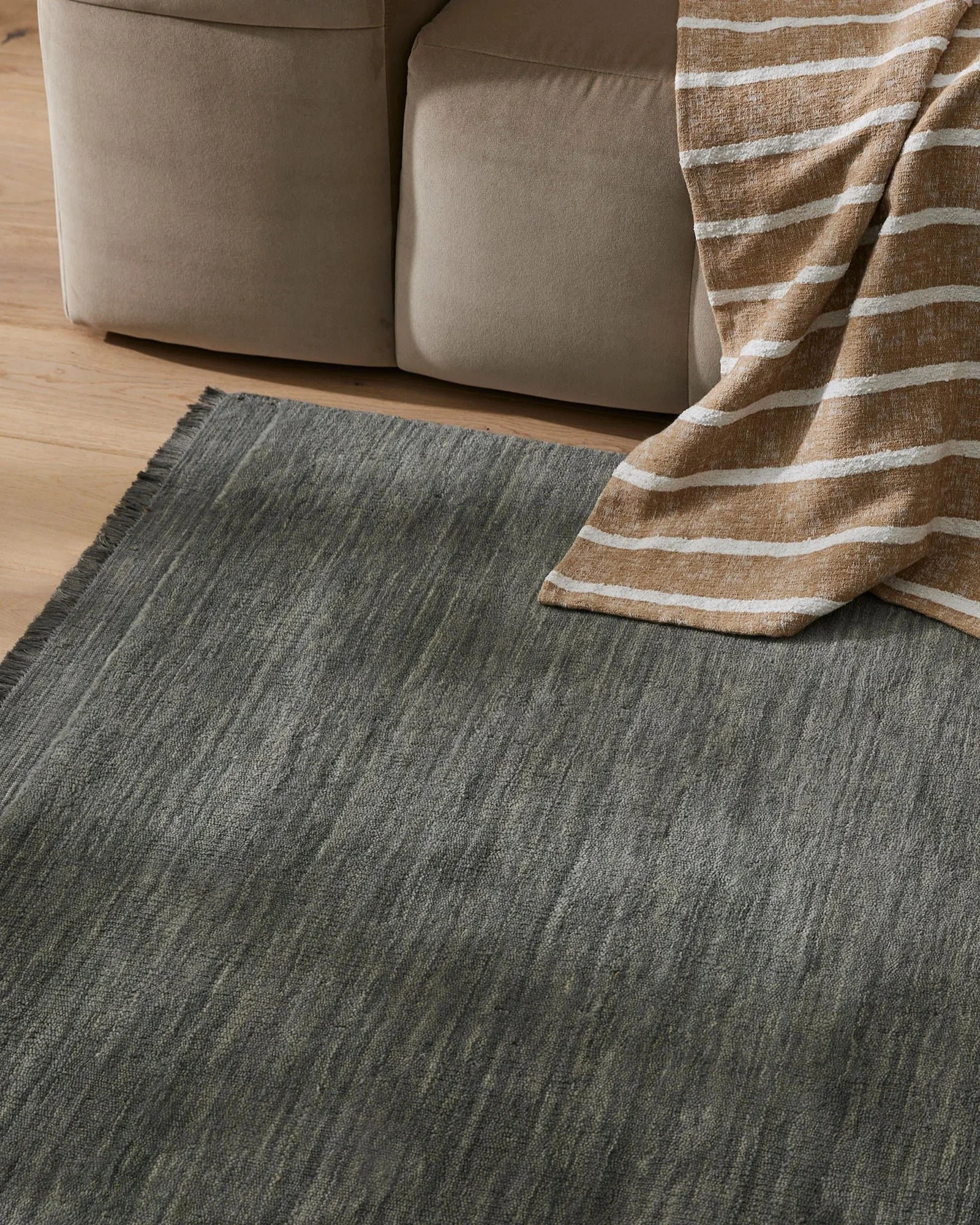 recOZjB5yZquOPcTr_Silvio-fog-rug-piazza-lifestyle.jpg