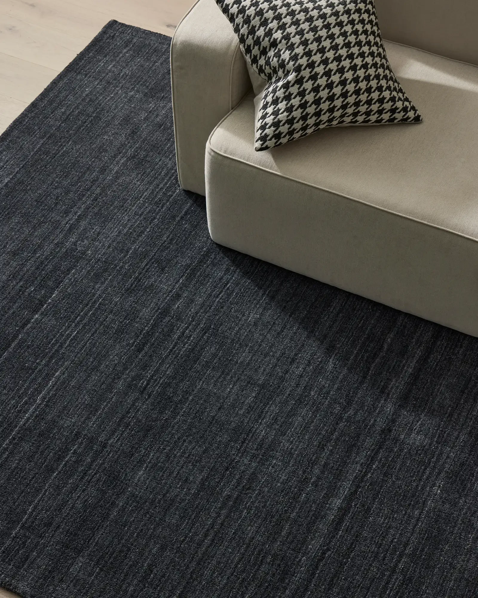 rec7wwFH4vDEiwxaX_Gippsland-Alloy-Rug-Lifestyle-3.webp
