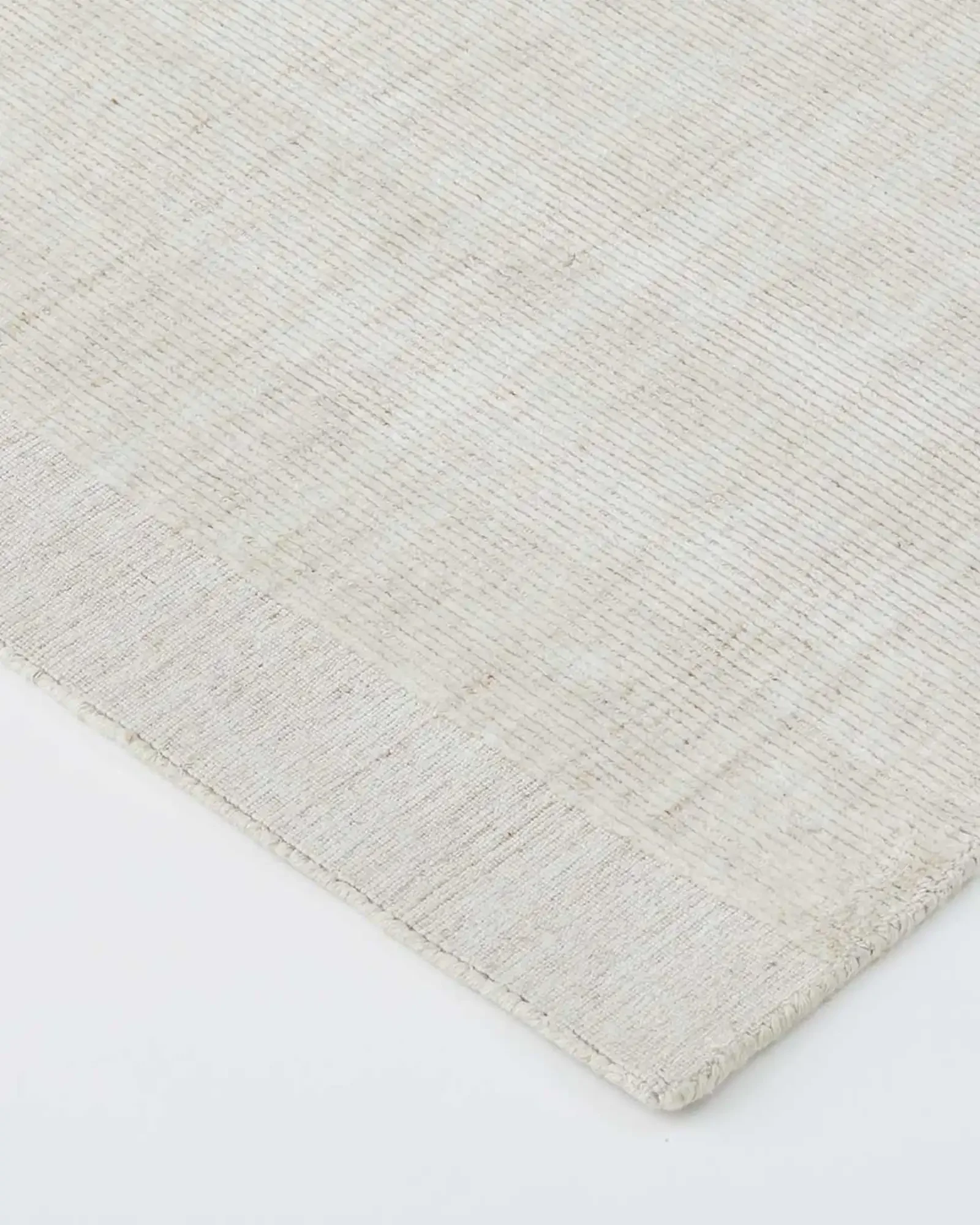 recfd5dKRBBQsBzzt_Travertine-Rug-Buff-Details.webp