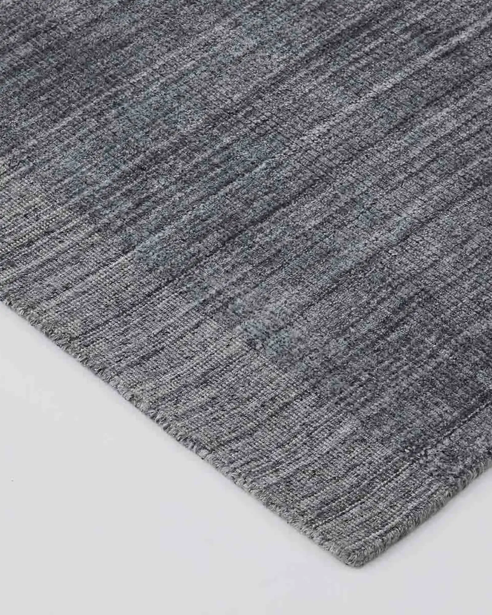 rec0SEHj1yFnL7XIT_Travertine-Rug-Pewter-Details.webp