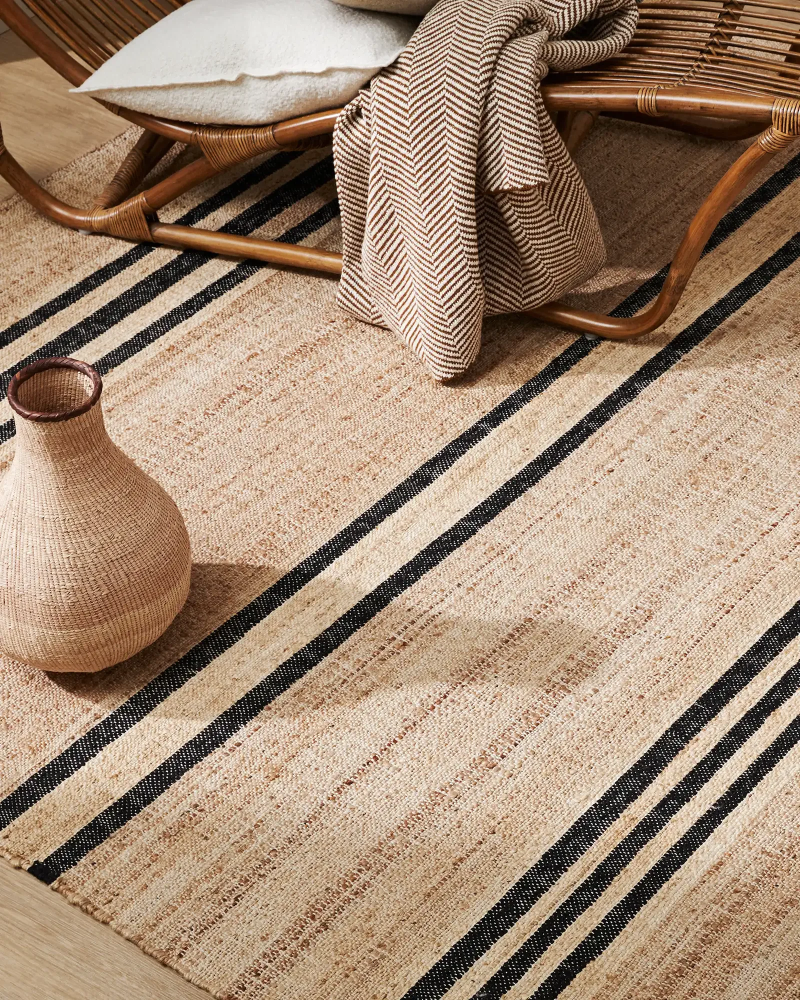 recSWafPeYQ7TXk59_Umbra_Rug_Natural_Lifestyle.webp