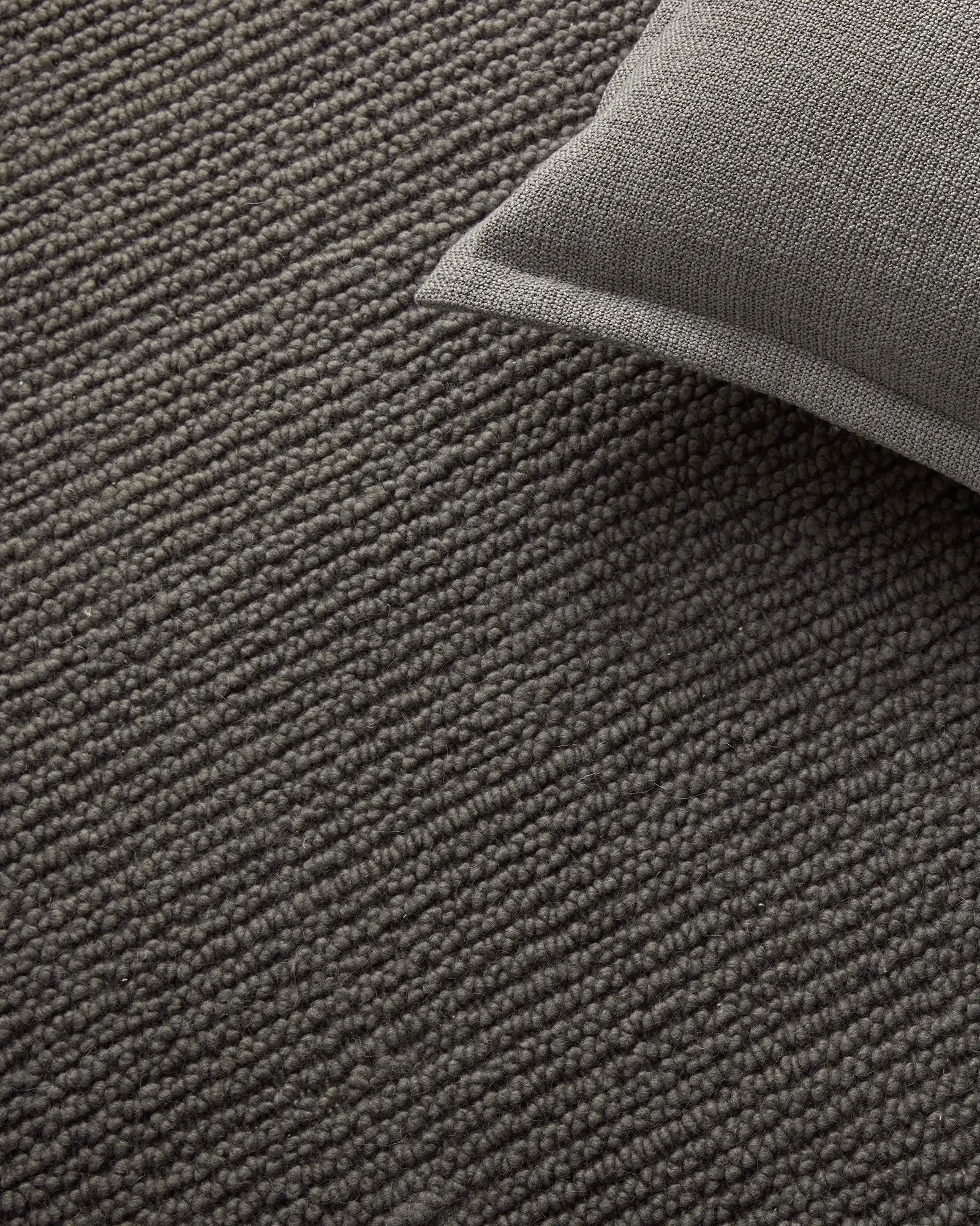 rec65VdJ61nMwikTc_Fabien_echo_rug_figlio_fog_lifestyle.webp