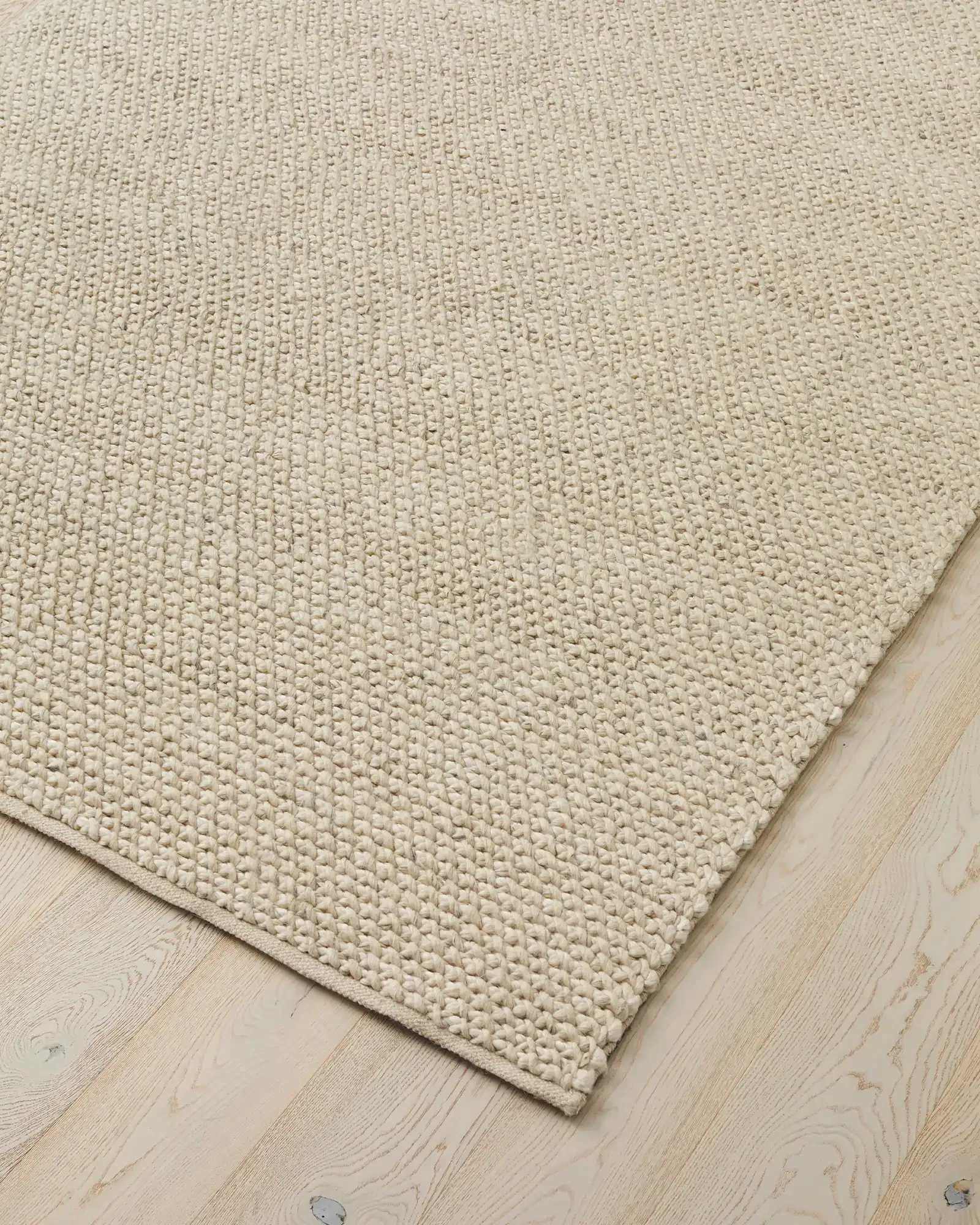 recCWjI8pl5pCskW5_Emerson_Rug_Seasalt_Corner.webp