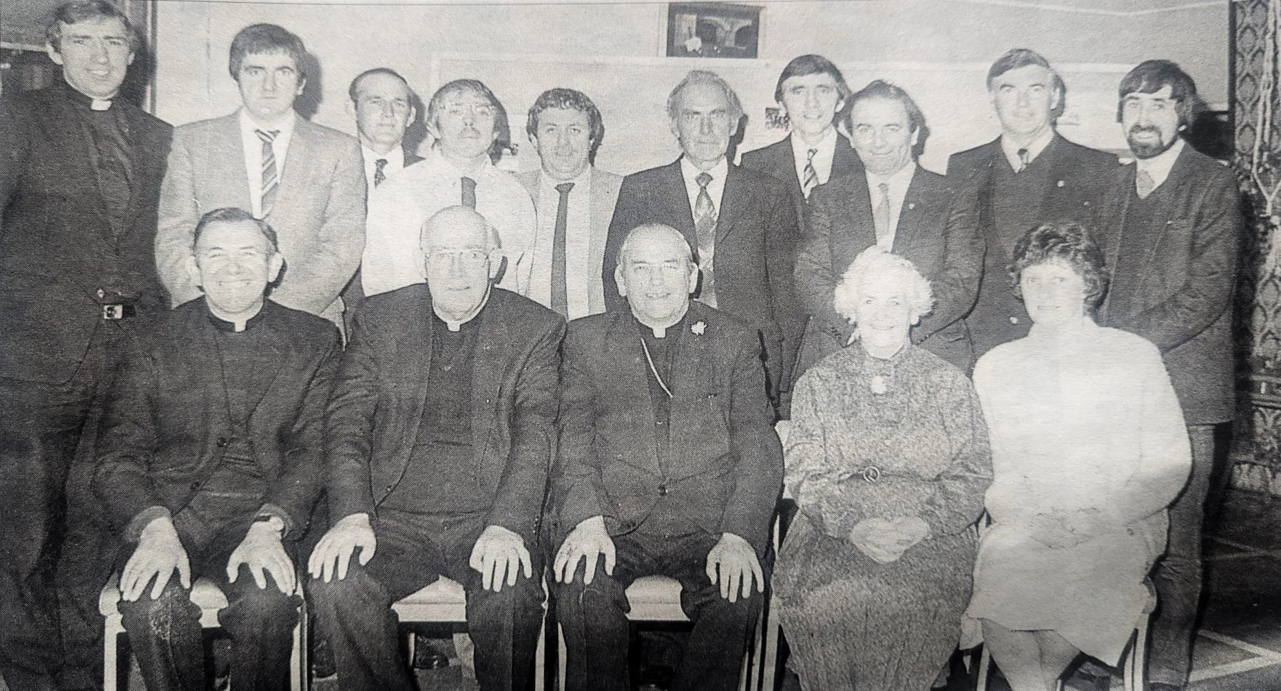 1985 Committee
Back Row L-R: FR Peter Paul Kerr, Cormac Mc Aleer, Mickey Haughey, Alphonsus Daly, Pat Daly, Johnny Mc Manus, Eoin Kerr, Pat Kelly, Paddy Grogan, Cormac Mc Aleer(Creggan).
Front Row L-R; Fr John Brady, Fr. Hugh Mc Grath, Cardinal Tomás