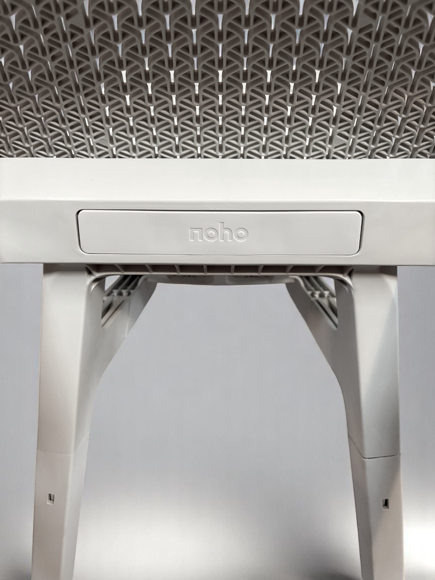 Pre-owned set of 4 Noho Move chairs in white made from regenerated nylon.