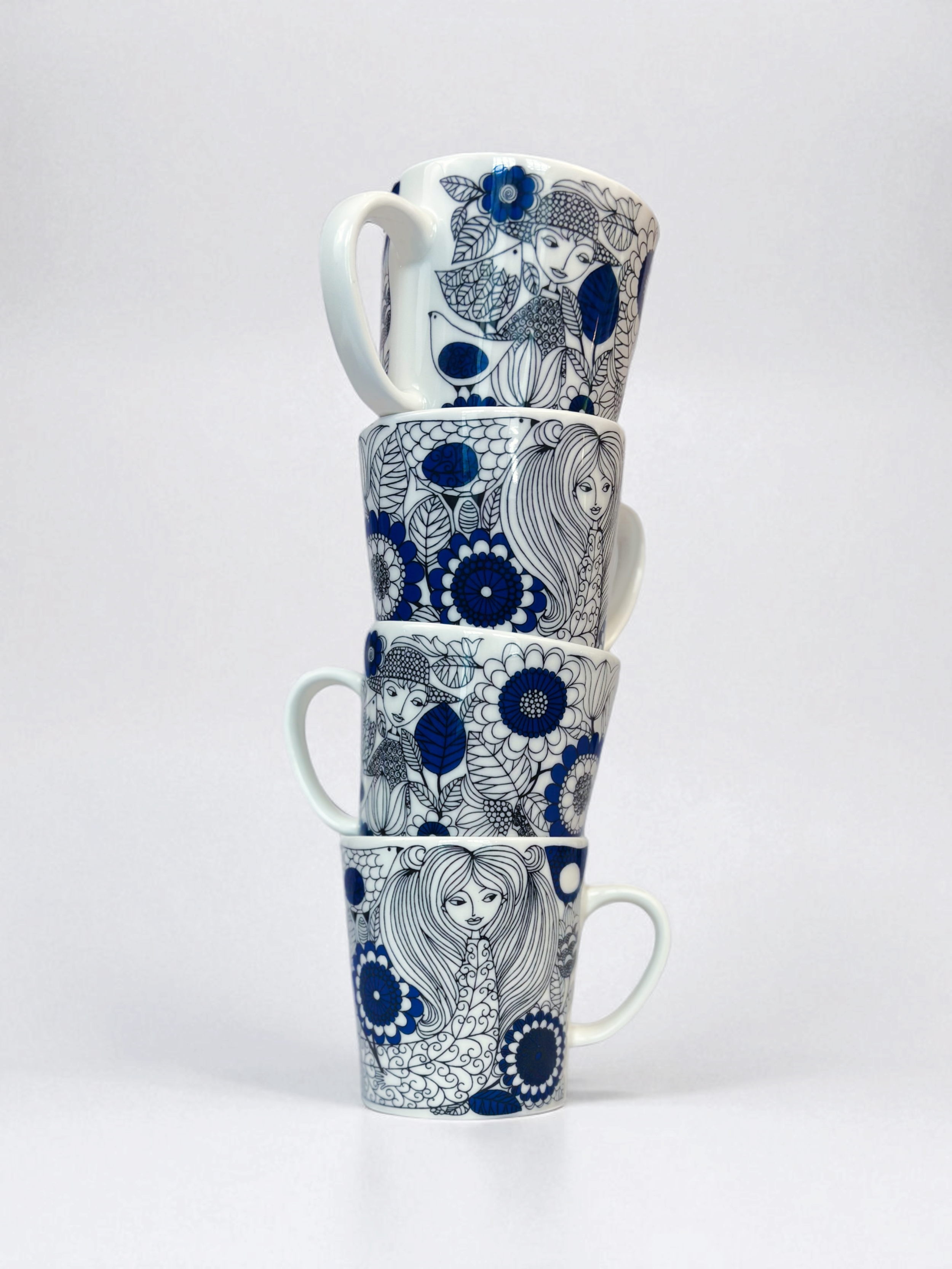 Pre-owned Arabia Finland Pastoraali 10oz coffee mugs, set of 4, featuring blue and white Esteri Tomula floral pattern.