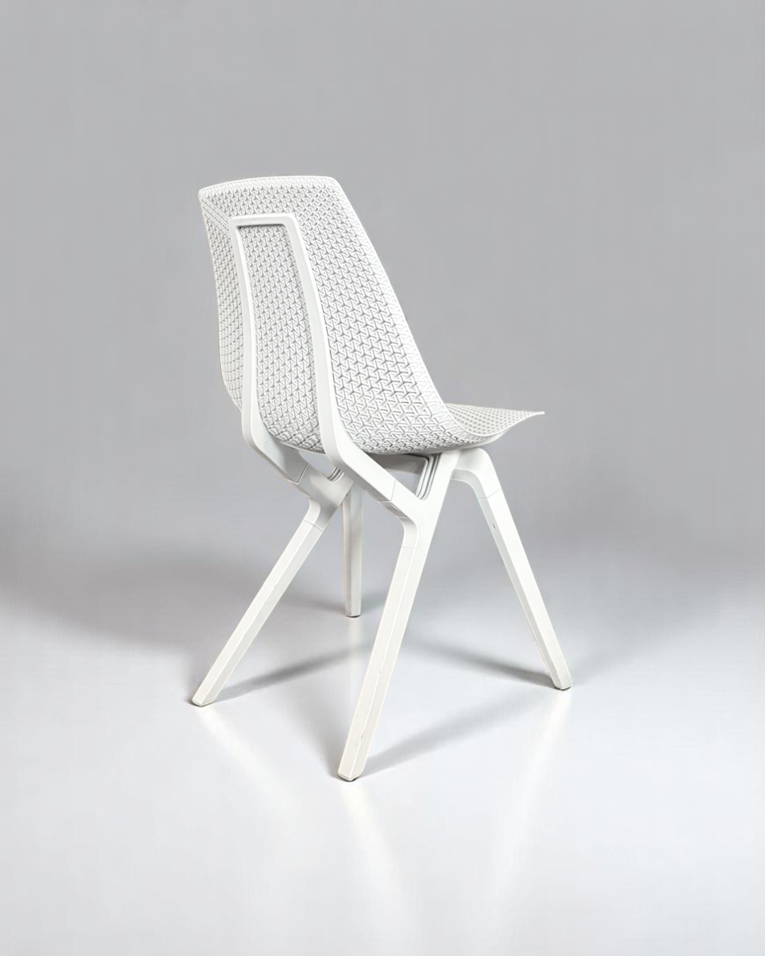 Pre-owned set of 4 Noho Move chairs in white made from regenerated nylon.