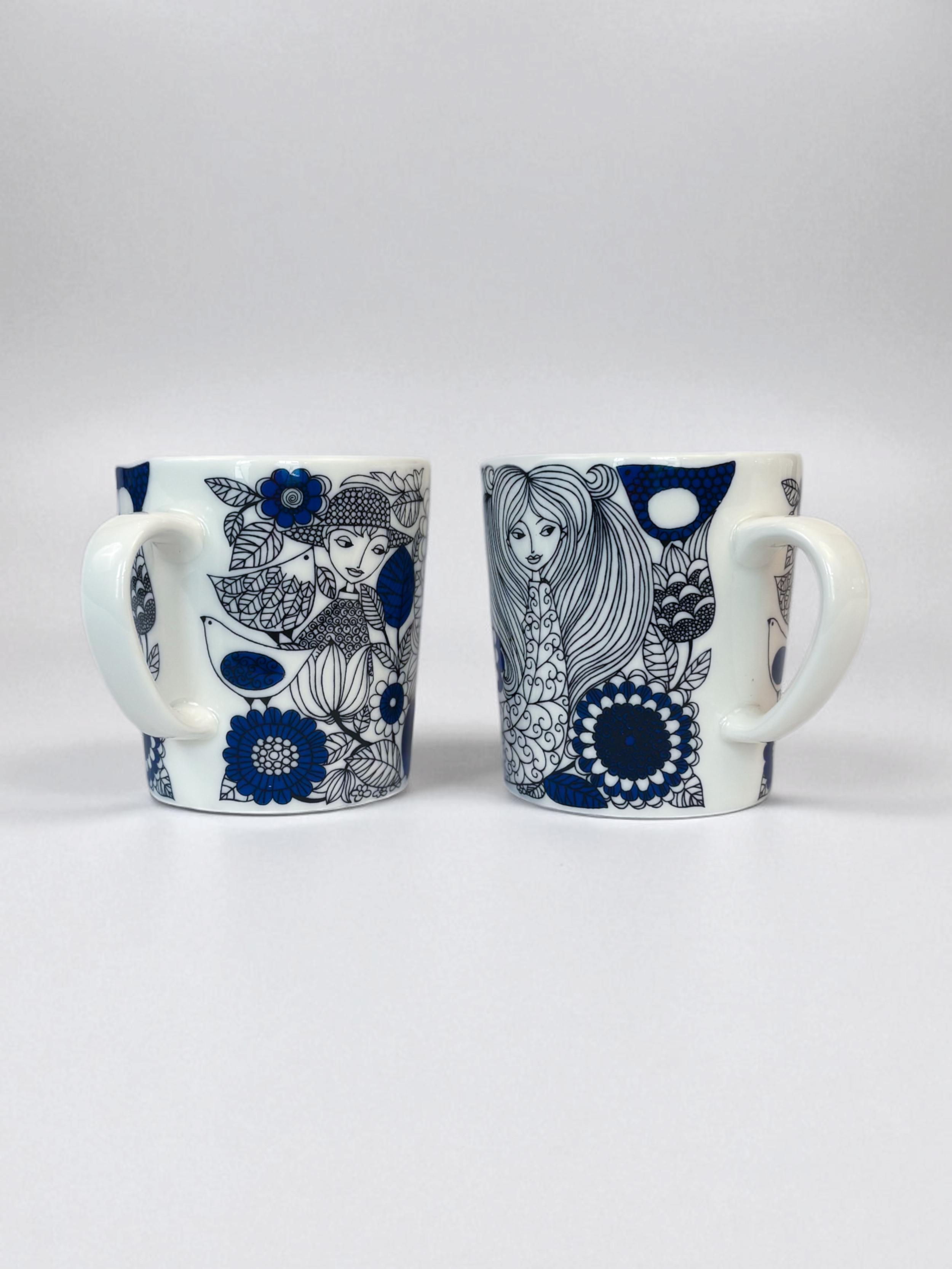 Pre-owned Arabia Finland Pastoraali 10oz coffee mugs, set of 4, featuring blue and white Esteri Tomula floral pattern.