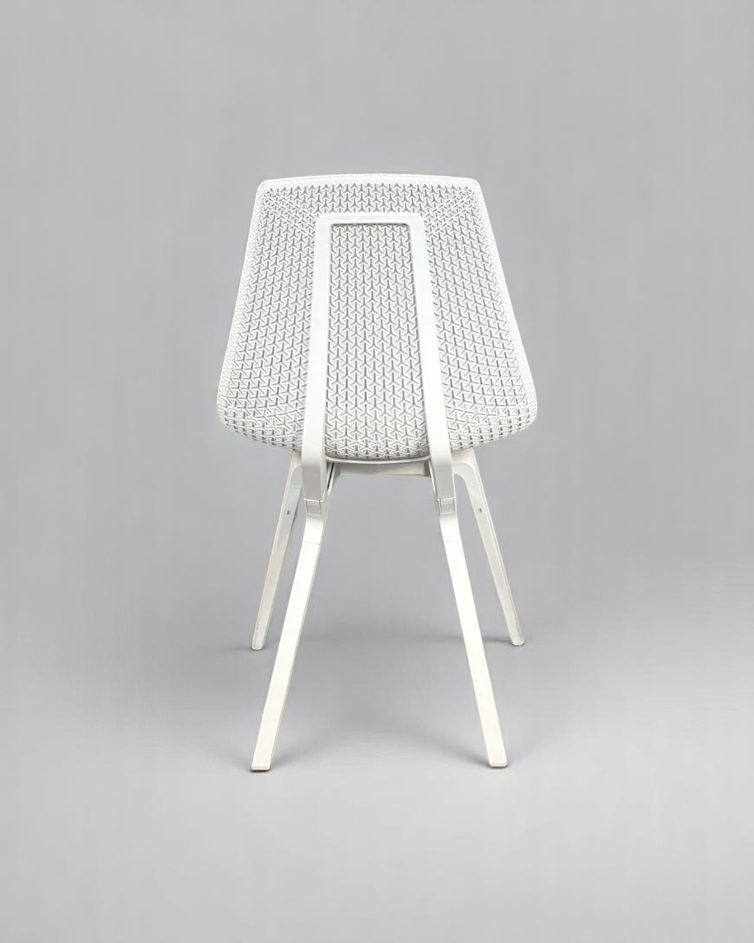 Pre-owned set of 4 Noho Move chairs in white made from regenerated nylon.