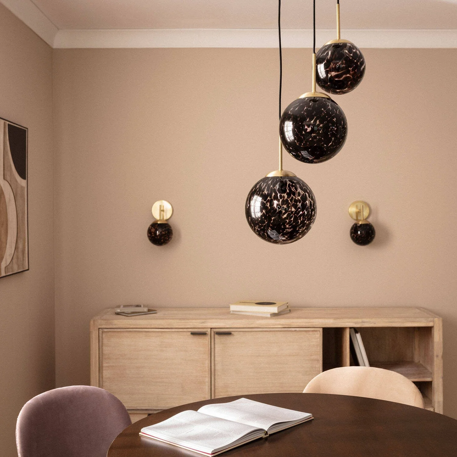 lampara-colgante-metal-y-cristal-pardo (1).webp