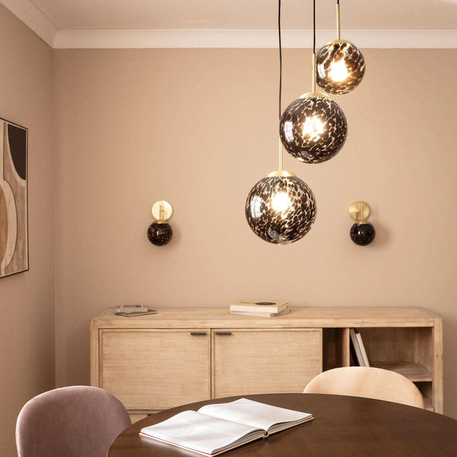 lampara-colgante-metal-y-cristal-pardo (3).webp