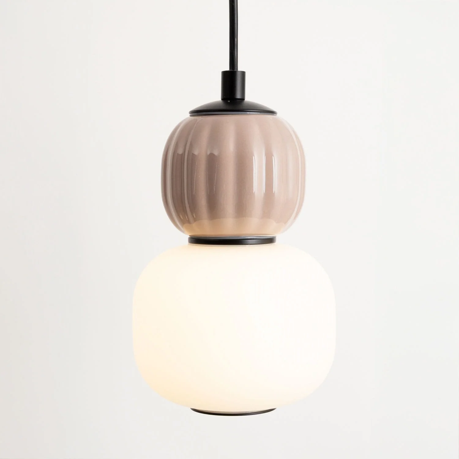 P0625-MODERN-LAMPA.jpg