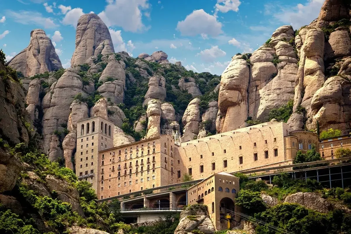 An image of a historic venue available for team building retreats