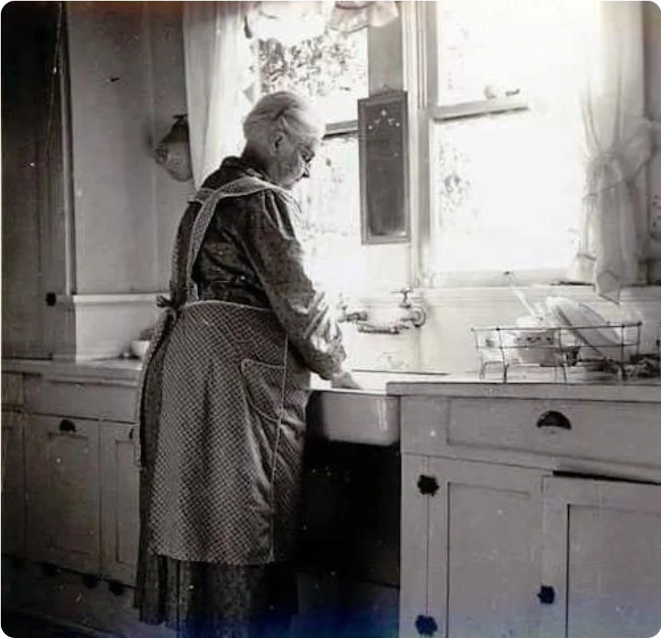 Aprons - The Granny Chic Aesthetic