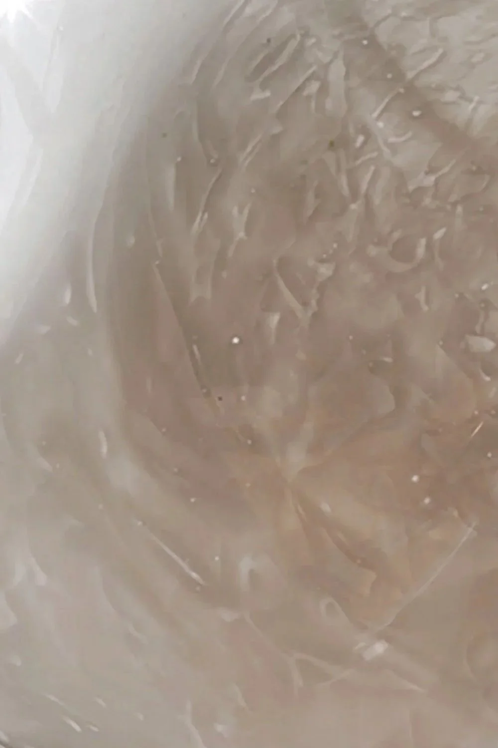 For the Middle Eastern luxury market, BAIBAGLASS delivers monumental sculptural light installations that match the scale of grand villas in Dubai, Qatar, and Saudi Arabia. We handle the logistical nuance of international shipping and onsite white-glo