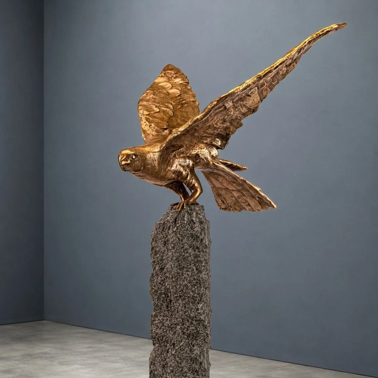kestrel-taking-flight-torenvalk-brons-bronze-sculpture-laurens-spier (5).jpg