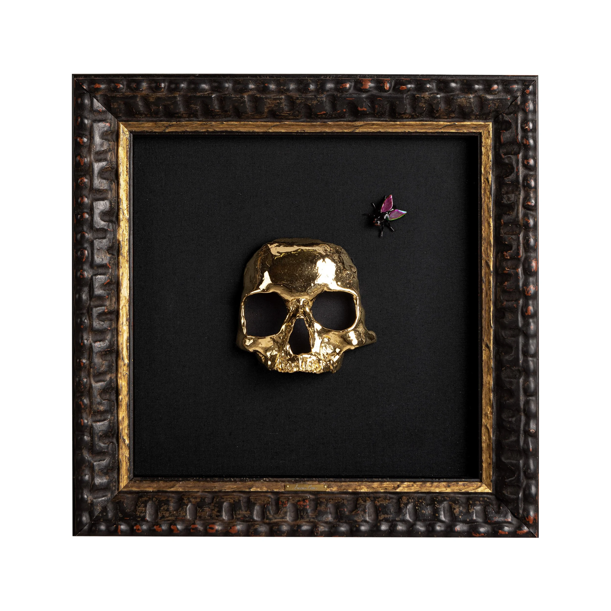 Skull-gold-art-wall-sculpture-fly-insect-butterfly-cameleon-gemstoneart-hazenite-memento-mori-kunst-Laurens spier (21).jpg
