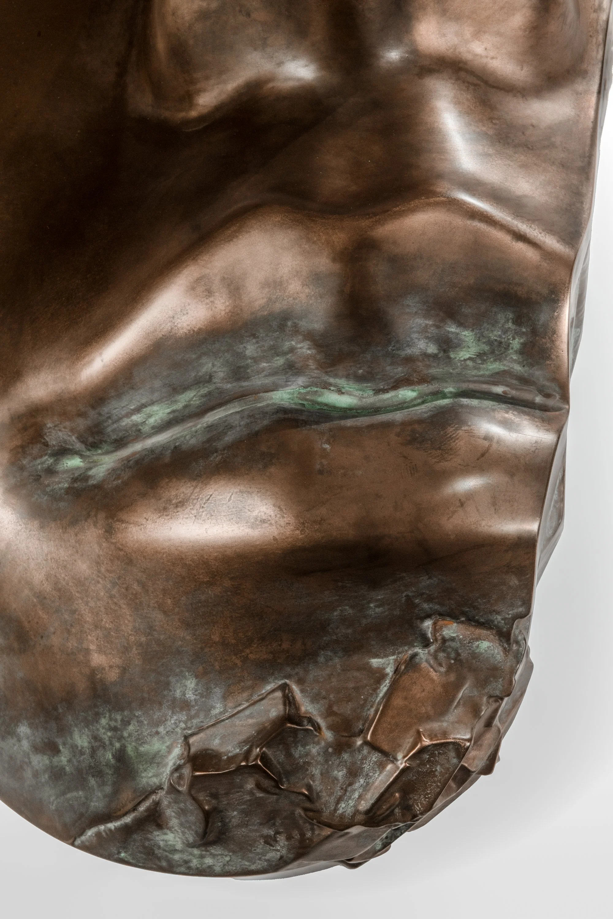 ruines-van-het-zelf_ruins-of-the-self_mask-face-gezicht_brons-bronze_3dprint_hangobject_laurens-spier_2025_120cm (26).jpg