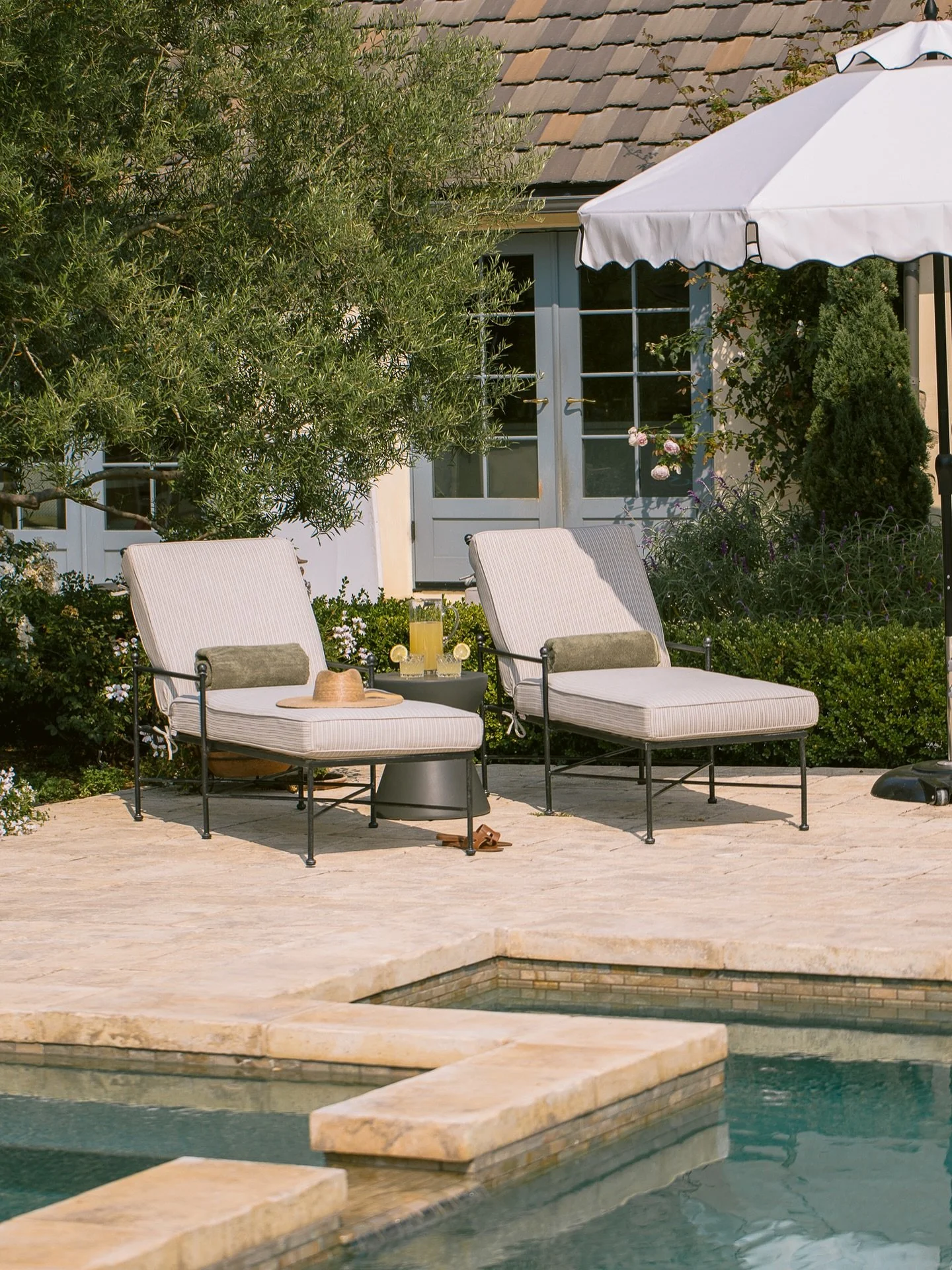 Even if it&rsquo;s with a blanket and a book, the Provence Chaises are the best way to soak up the Monday sun.

#ProvenceCollection #OutdoorLiving #CozyOutdoors #MorningSun #MondayMood #HFChicagoTeam #HookerFurnishings
