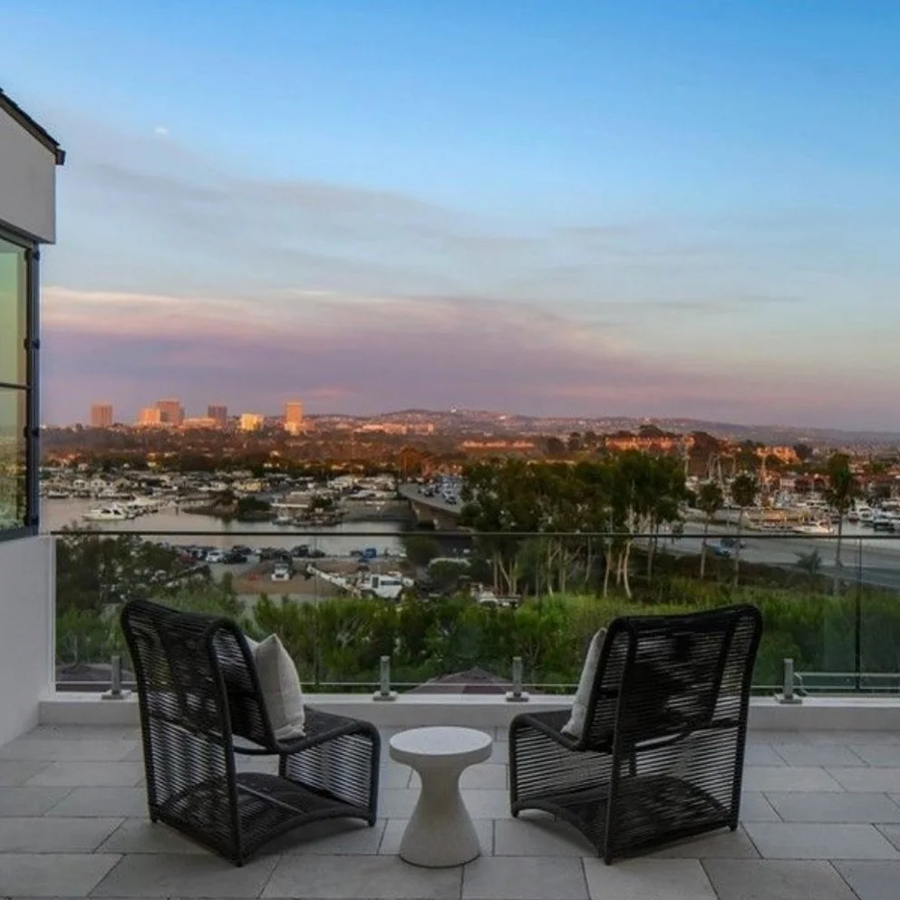 Spotted on Selling the OC &mdash; the Marino Armless Chair from Sunset West brings its signature relaxed luxury to the screen. Effortless style, California cool. 🌴

#SunsetWest #MarinoCollection #SellingTheOC #OutdoorStyle #CaliforniaLiving #DesignI