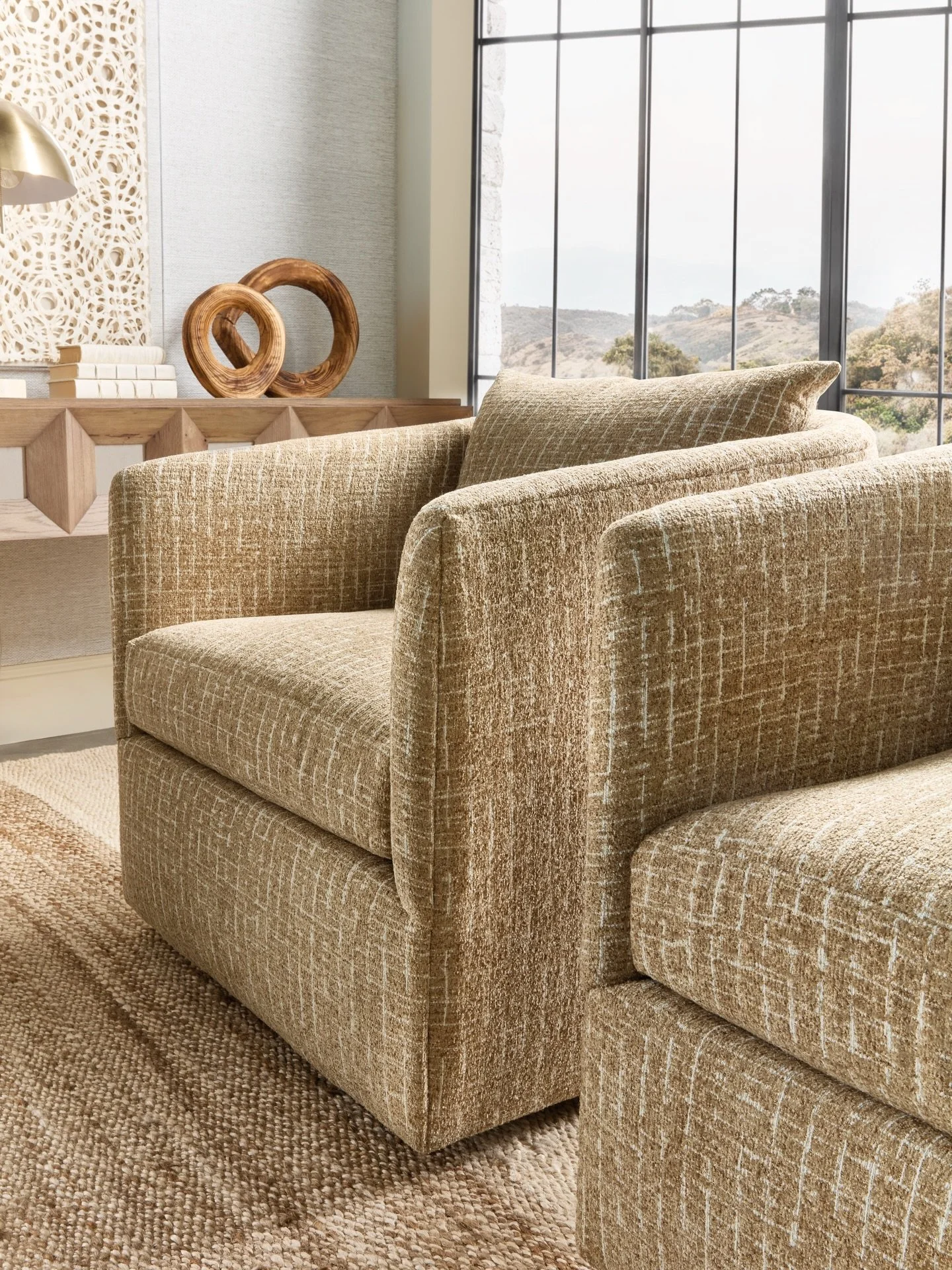 A small footprint with a big presence&mdash;Cassia swivel chairs bring effortless movement and tailored comfort to any space. Available in both leather and fabric for a look that&rsquo;s uniquely yours.

#HookerFurnishings #HookerCustomUpholstery #Sw