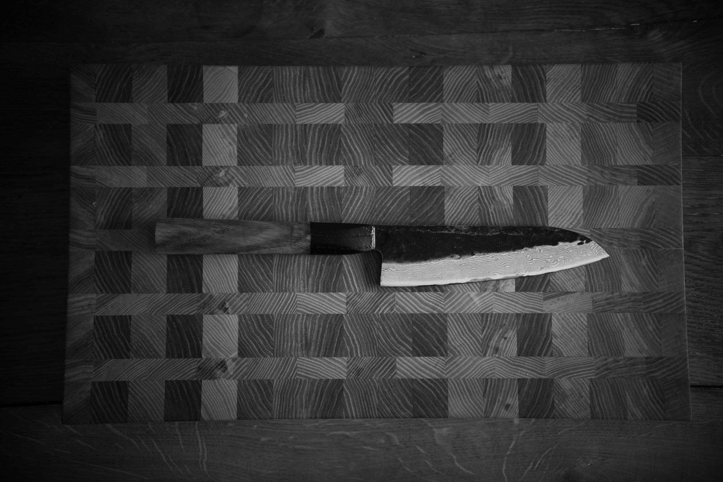 piken Snickeri är ett litet svenskt snickeri i Floda utanför Göteborg, drivet av oss, Hampus och Vilhelm. Vi skapar handgjorda träprodukter i massivt trä med fokus på svenskt hantverk, kvalitet och tidlös design.

Vi tillverkar både möbler och inredn