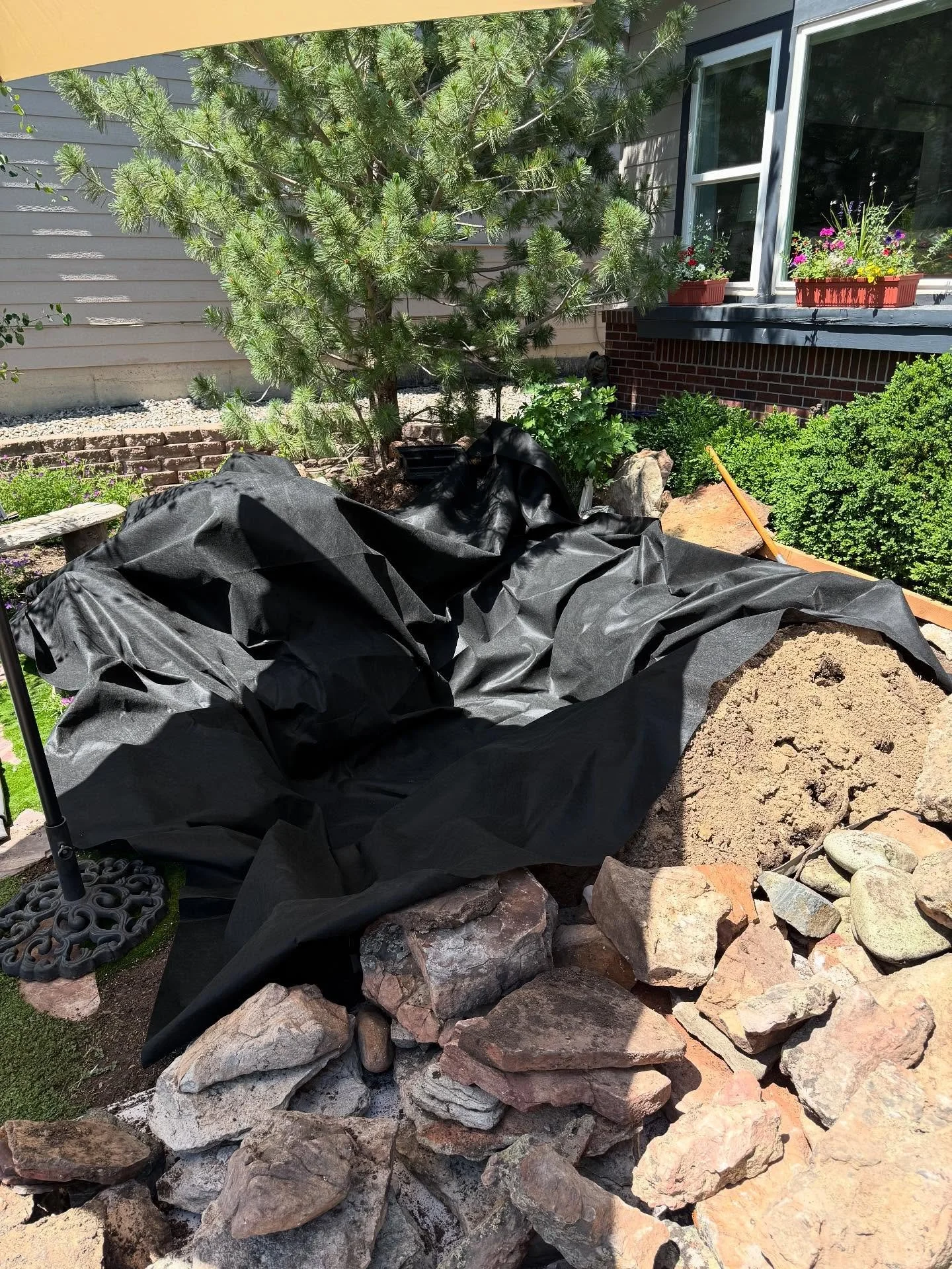 Moving along nicely on this full pond reconstruction! Underlayment and Liner in✅
Skimmer in✅
Waterfall spillway in✅
Pond reshaped✅

Rock work begins today💪🏻

Let&rsquo;s gooo!

#PondRebuild #PondConstruction #WaterFeatureDesign #BackyardPond #Aquas
