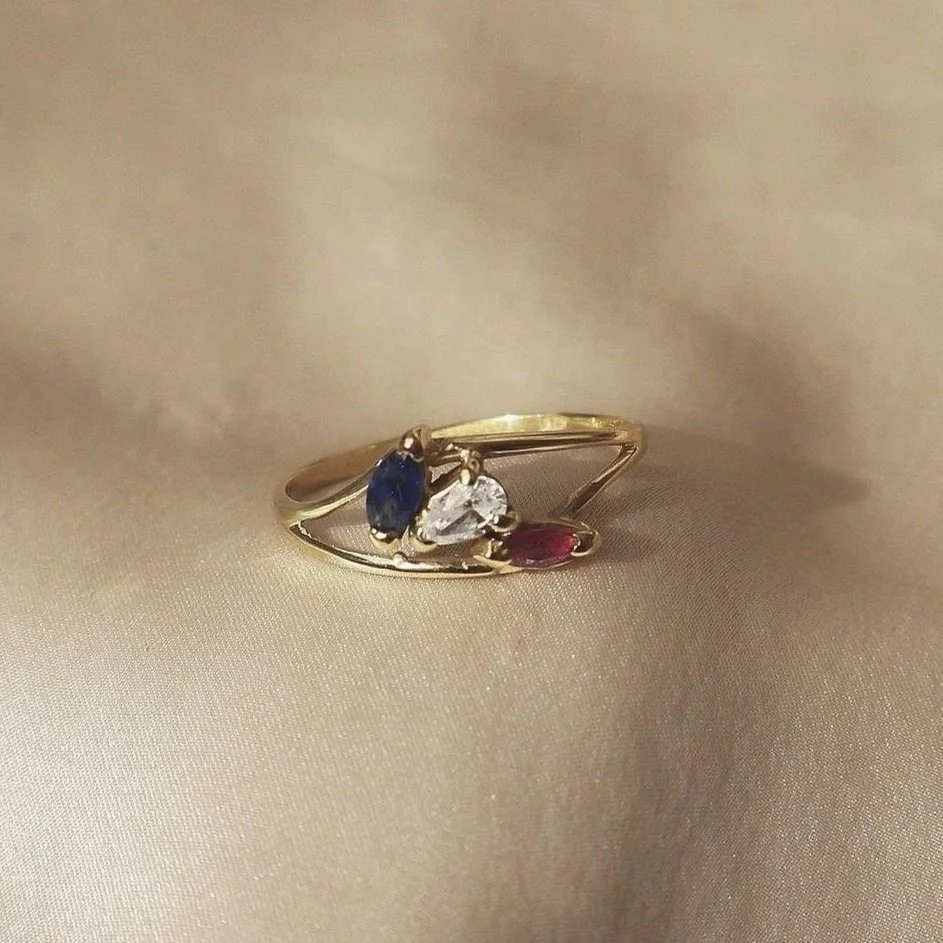 golden sapphire ring