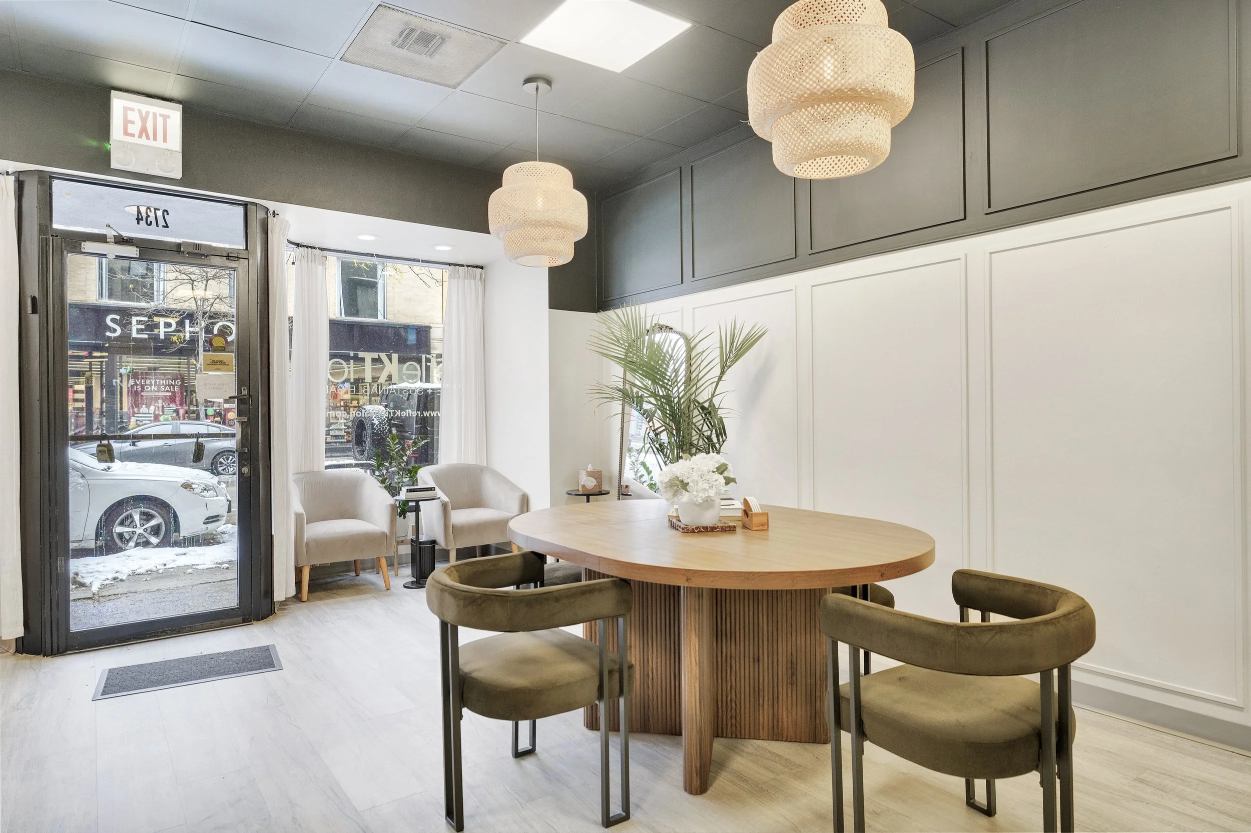Book your appointment and enjoy a salon experience that’s elevated, relaxing, and entirely focused on you.