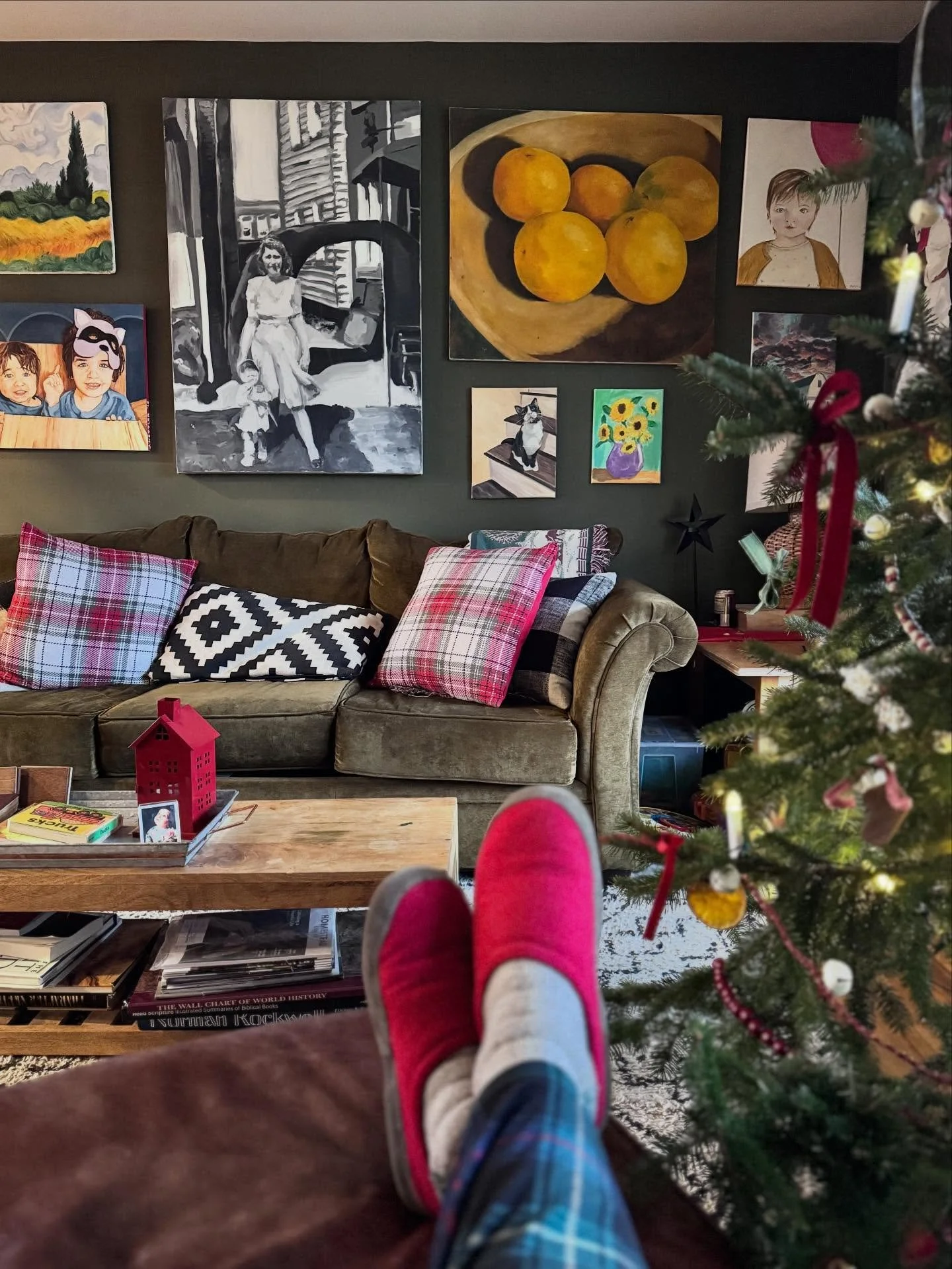 Capturing beautiful moments has been a running theme this month, so here is another: the walls that sat vacant for over a year are now full of art again, the tree has cute little candle lights on it this year, along with what I&rsquo;m calling &ldquo