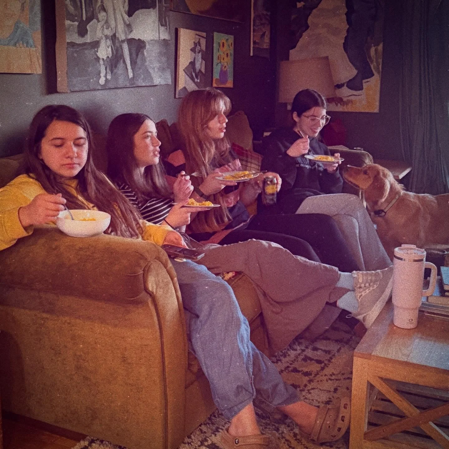 More of this please ✌🏼feels like I time traveled to simpler days

#friends #cousins #hangouts #macncheese