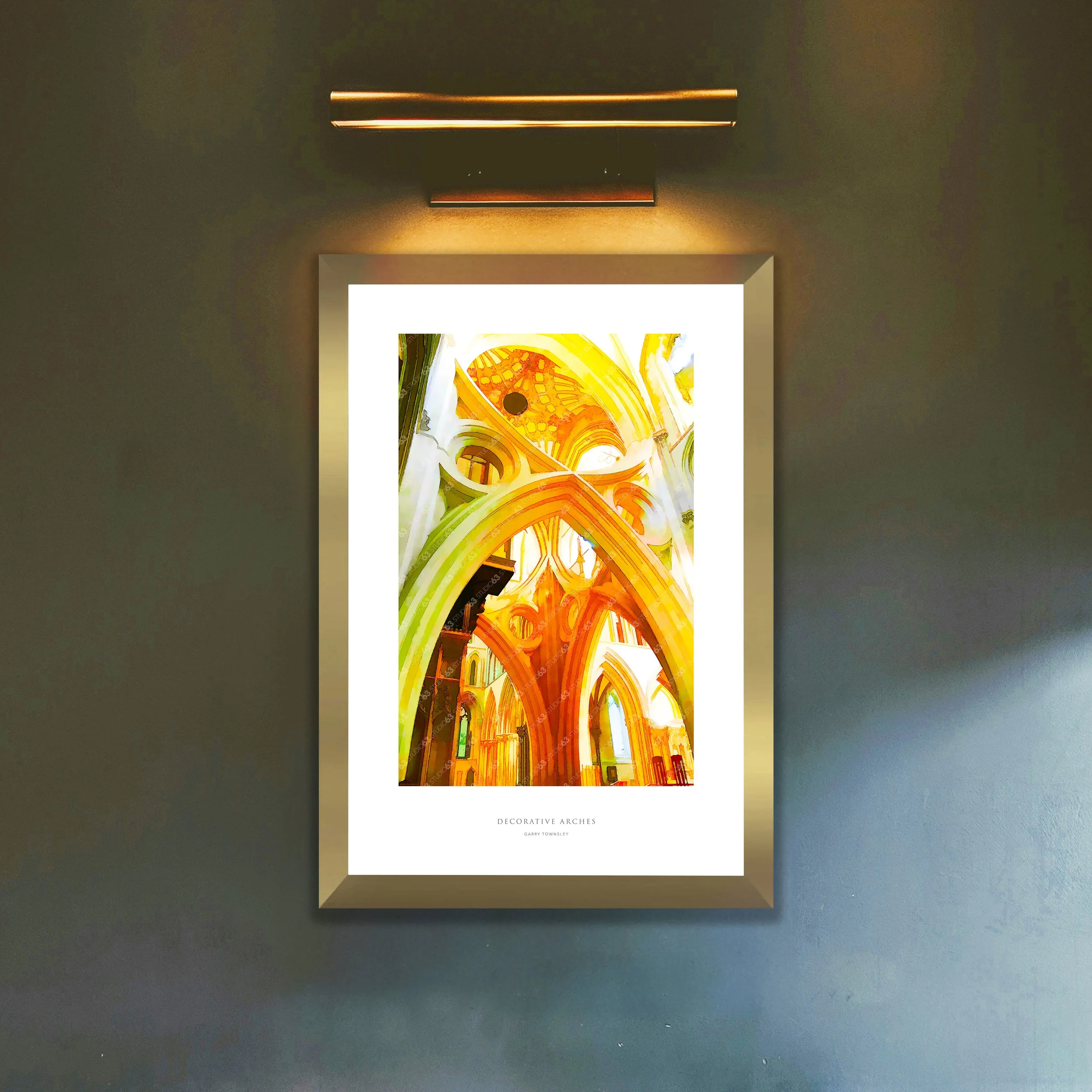 DecoArches_Gold_Frame_Lamp_Mckup.jpg