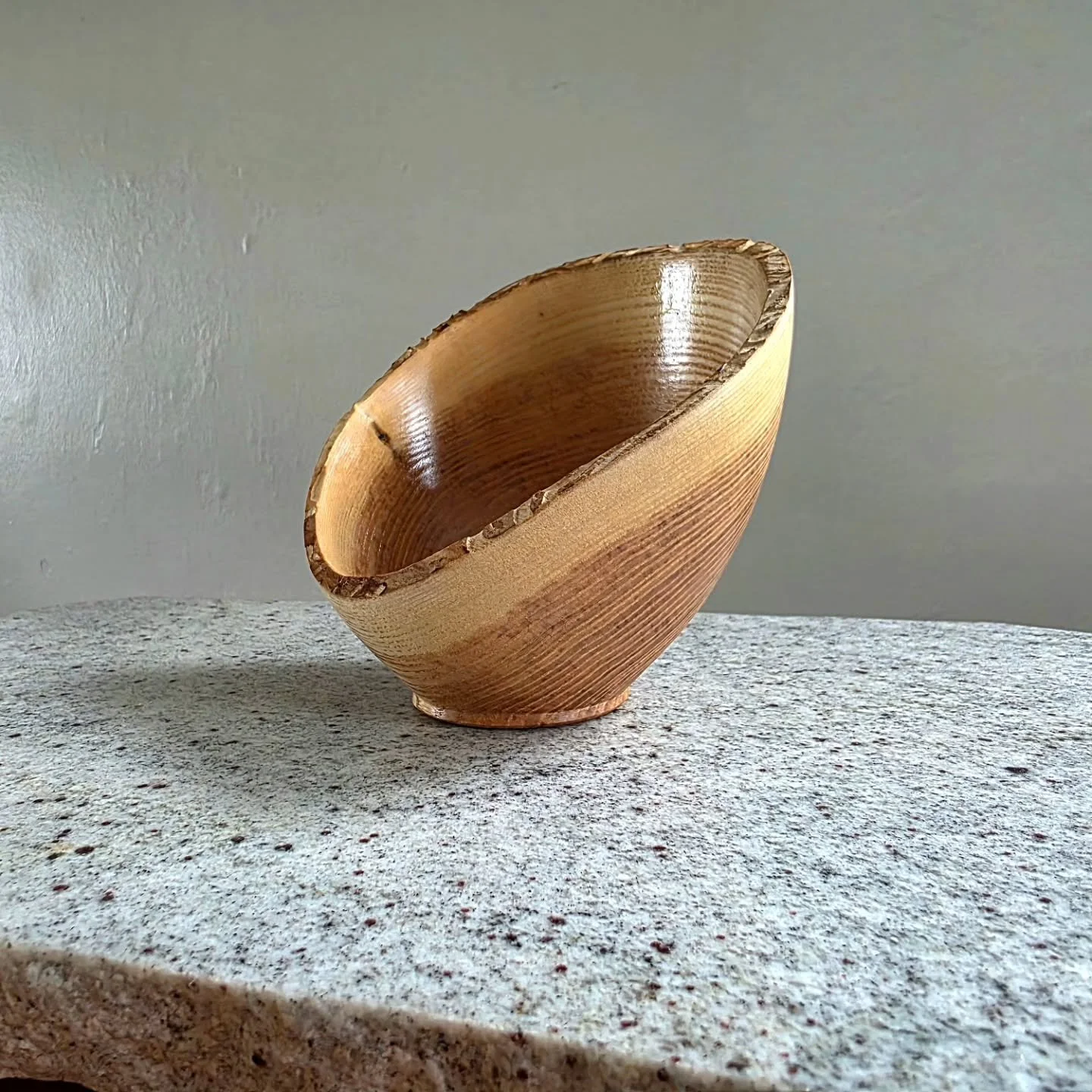 Tilted ash bowl with ash borer damage left intentionally.
.
.
.
.
.
.
.
.
#wood #madeinvt #handmade #craft #woodworking