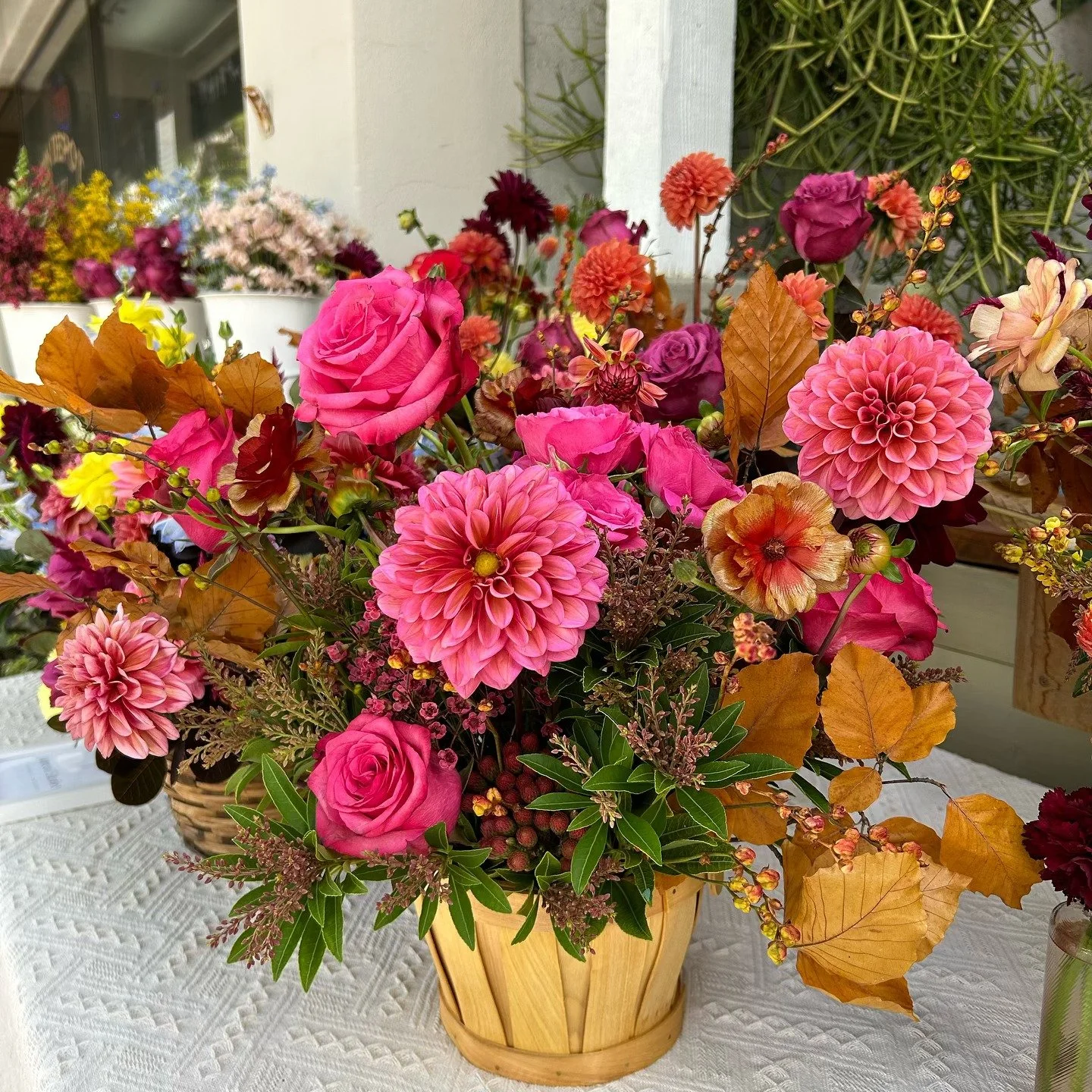 Fall is in the air. 🌷🍂🍁

Fun little fall harvest basket at today&rsquo;s popup at my favorite coffee shop @nambahcoffee 

@unitedyogacollective Thanks for having me for another great Shop &amp; Sip Market Day 🙏🏽✨🌻