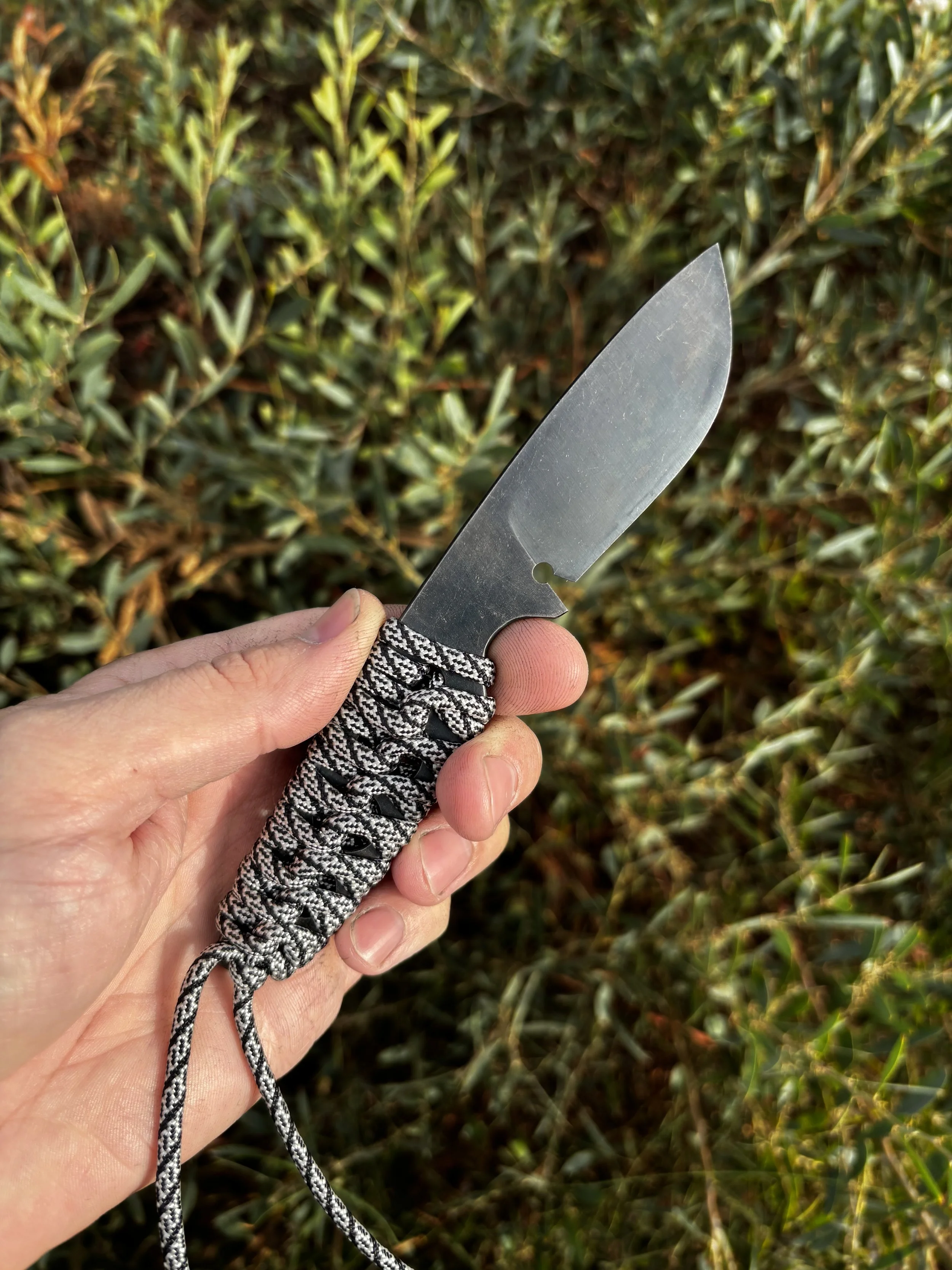 Scalpel with Black and White Paracord-2.jpeg
