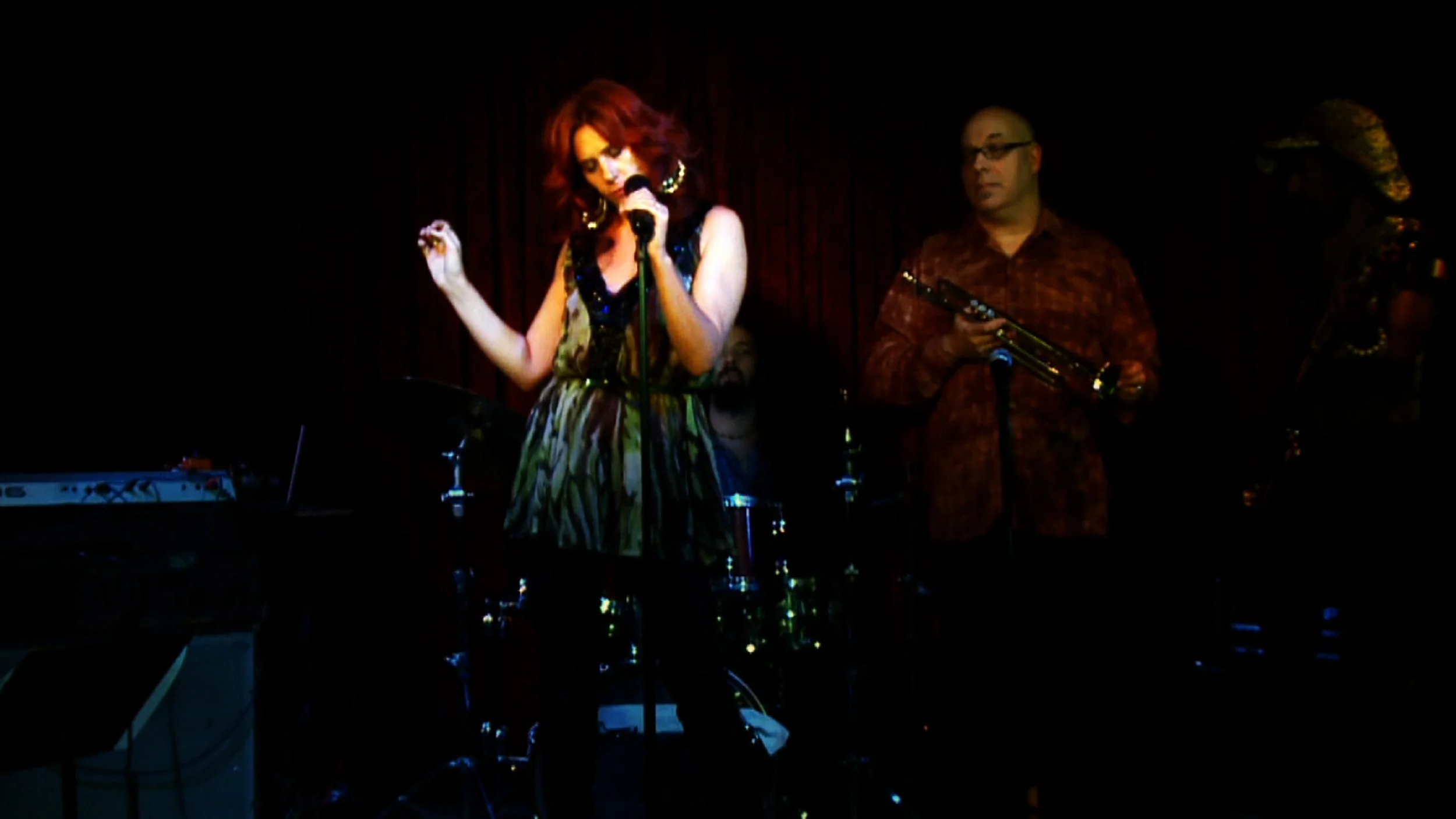 6) AmandaAbizaid Live @ MBar Hollywood 2011.jpg