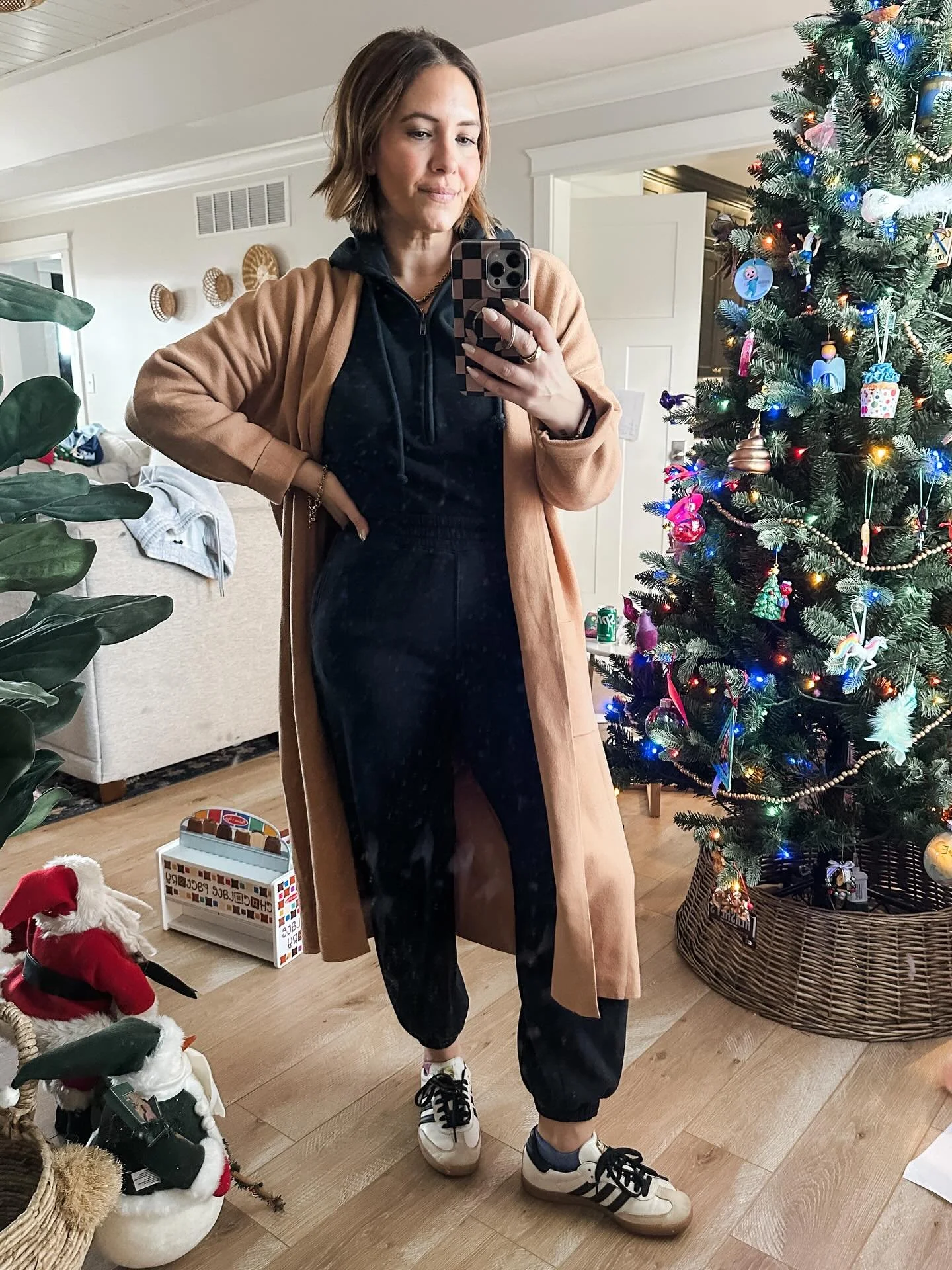 Documented my weekend outfits-all about comfort per the usual. 💁🏻&zwj;♀️💁🏻&zwj;♀️

Comment WEEKEND to have a link of all of my outfits sent to your DM!