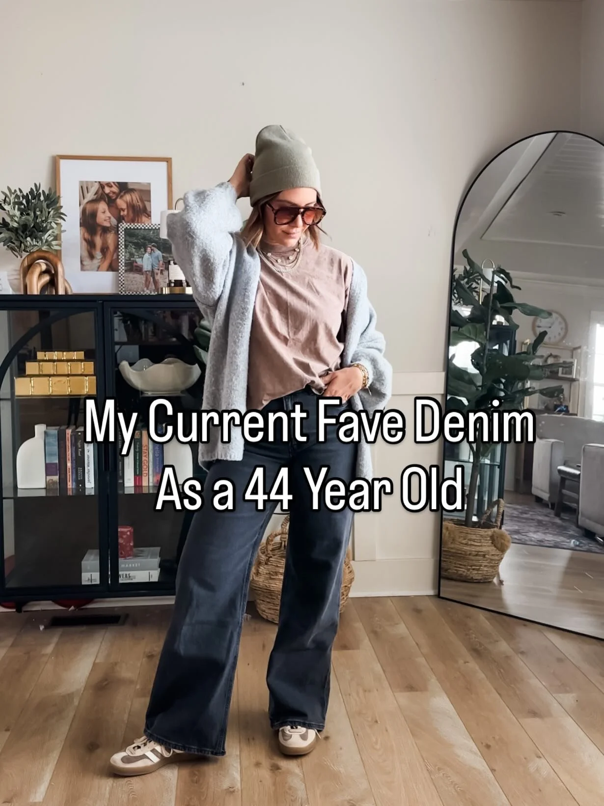 Spilling the details on my favorite denim-I seem to rotate between all of these over and over again. 👖👖👖

Comment DENIM to shop my favorites along with the rest of my looks 👖