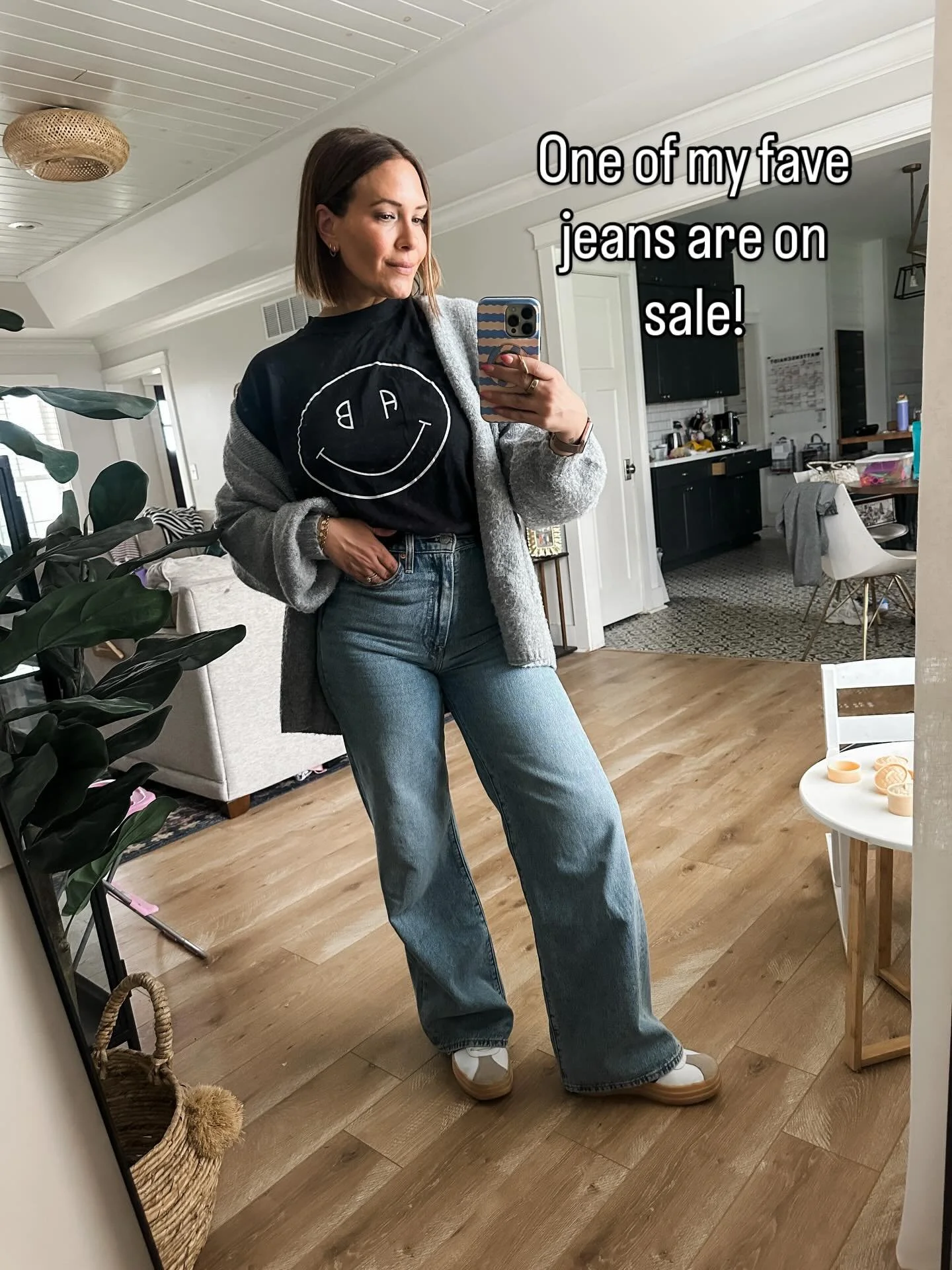 These jeans don&rsquo;t always go on sale, so when they do you&rsquo;ve got to take advantage! They are 🤩🤩🤩 and 30% off!

Comment JEANS to shop the jeans (and I linked what else I could from my outfits)!!