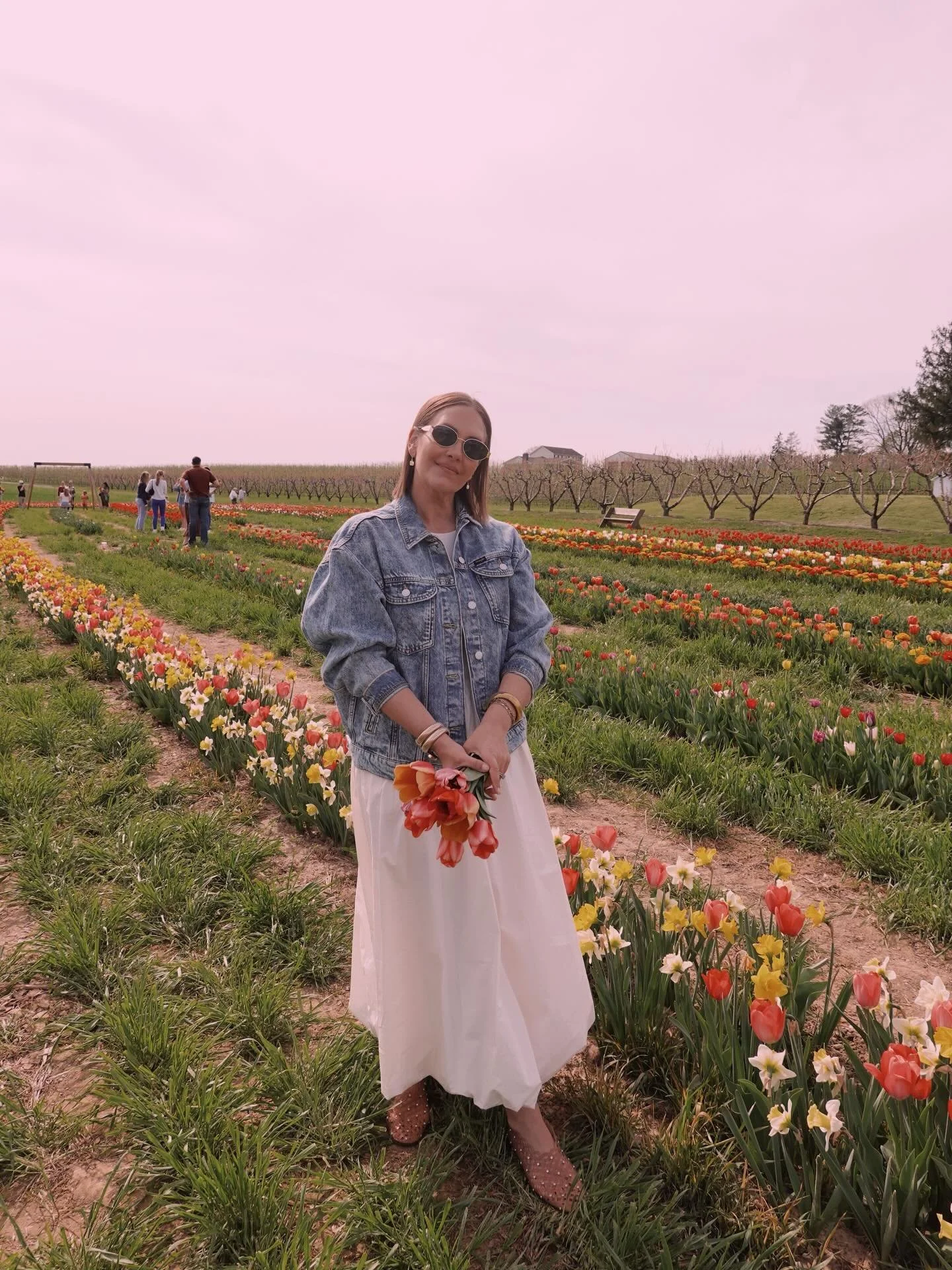 🌷Picked some good ones&hellip;both tulips and pics🌷

Comment DRESS to shop my look&hellip;dress is old but I linked similar!