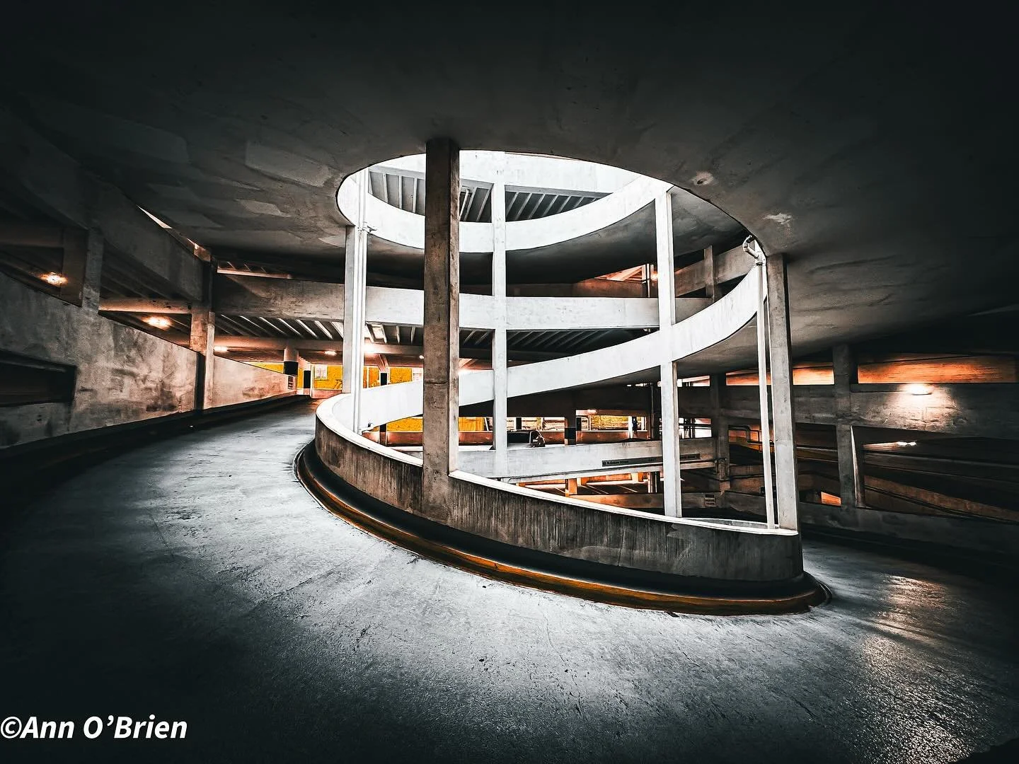 Chasing echoes where beginnings blur into endings.

#urban #architecture #shotoniphone #mobilephotography