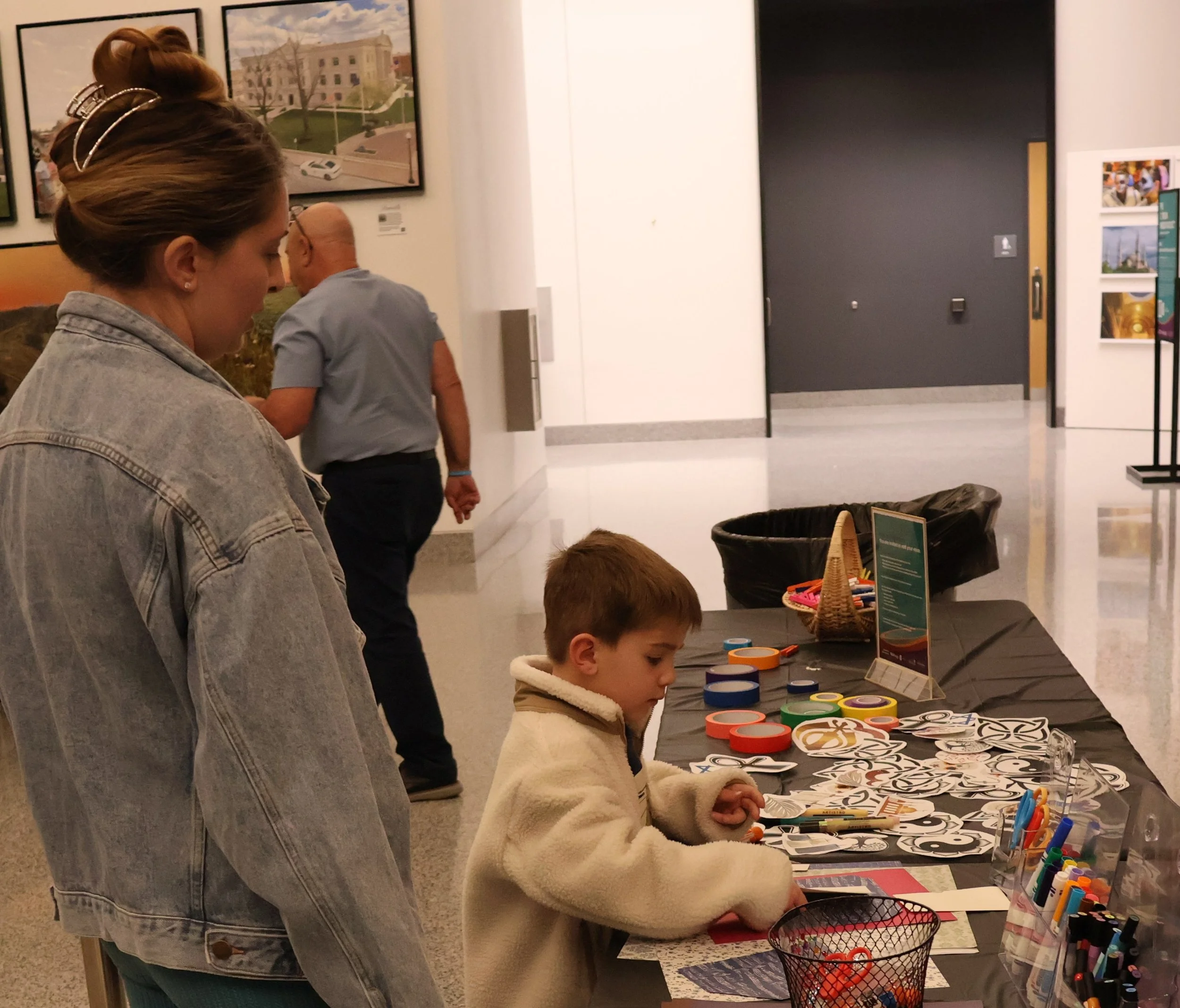 making his card for common thread.JPG